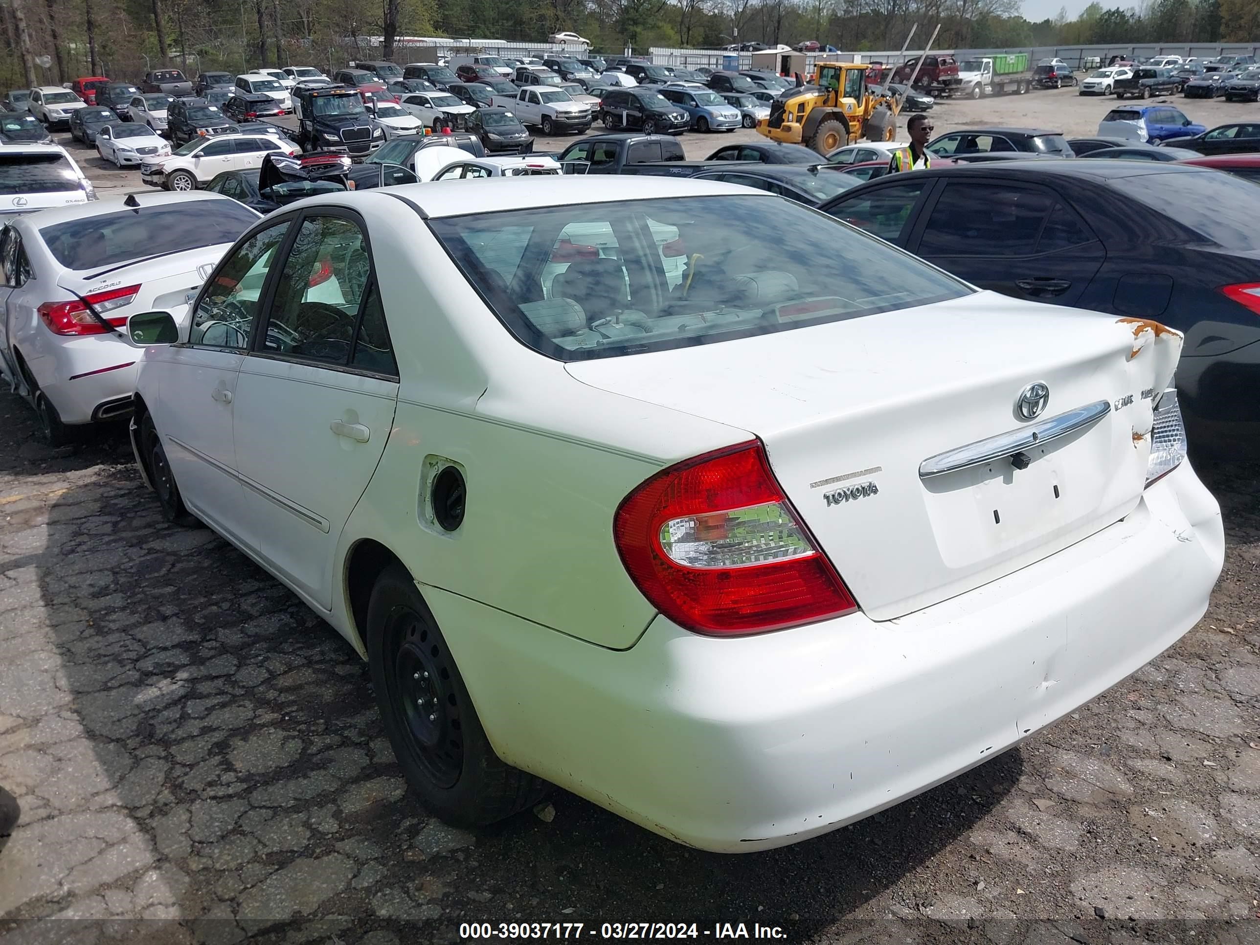 Photo 2 VIN: 4T1BE32K13U146667 - TOYOTA CAMRY 