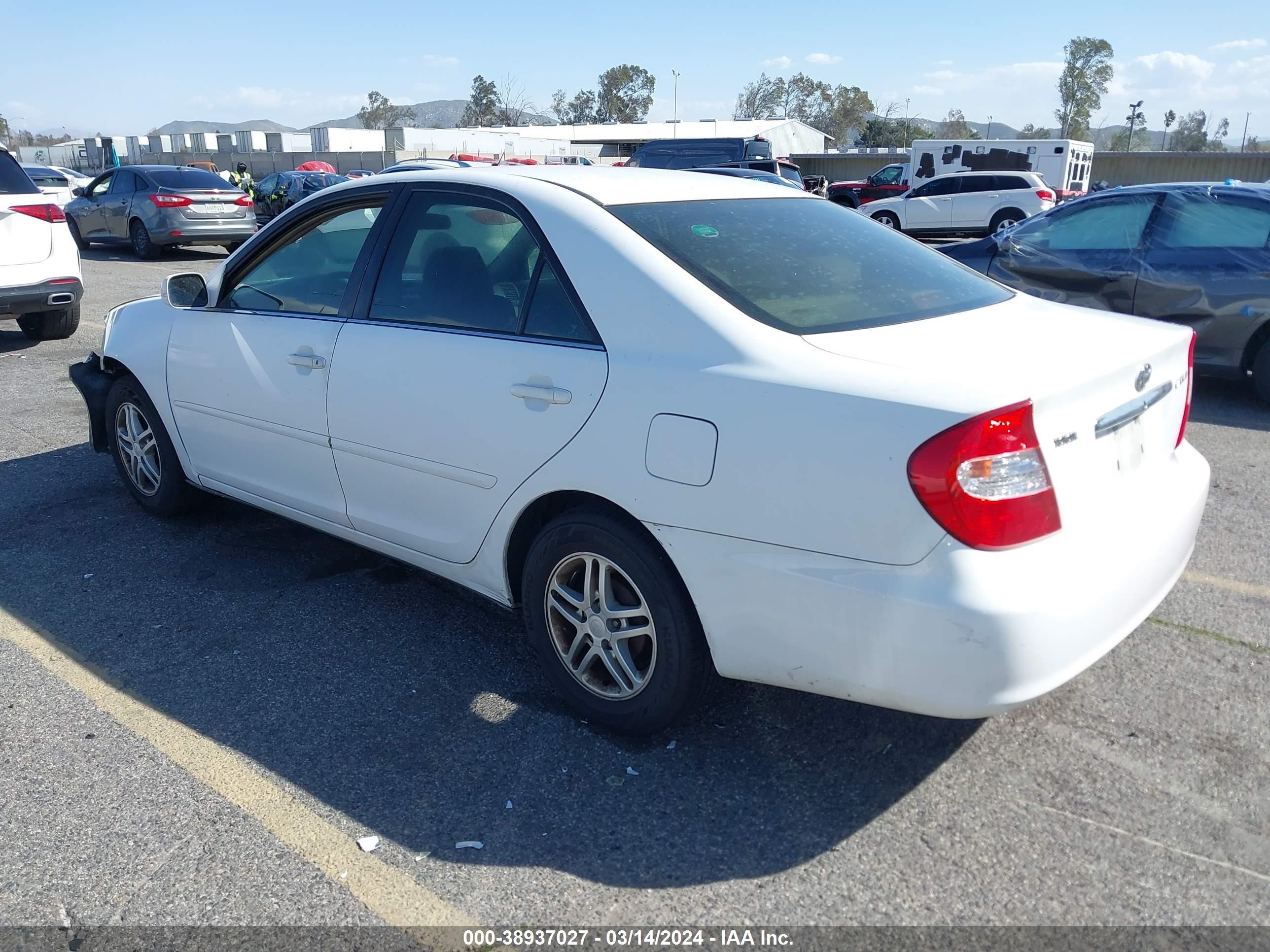 Photo 2 VIN: 4T1BE32K13U163968 - TOYOTA CAMRY 