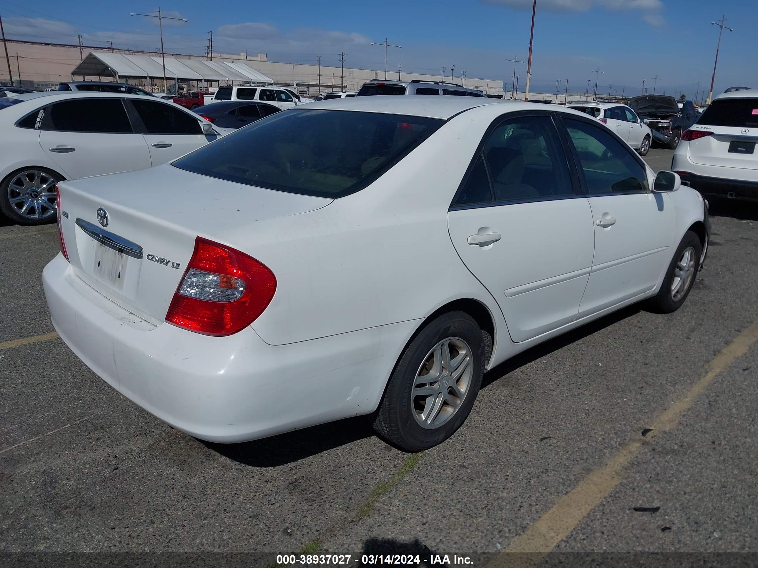 Photo 3 VIN: 4T1BE32K13U163968 - TOYOTA CAMRY 