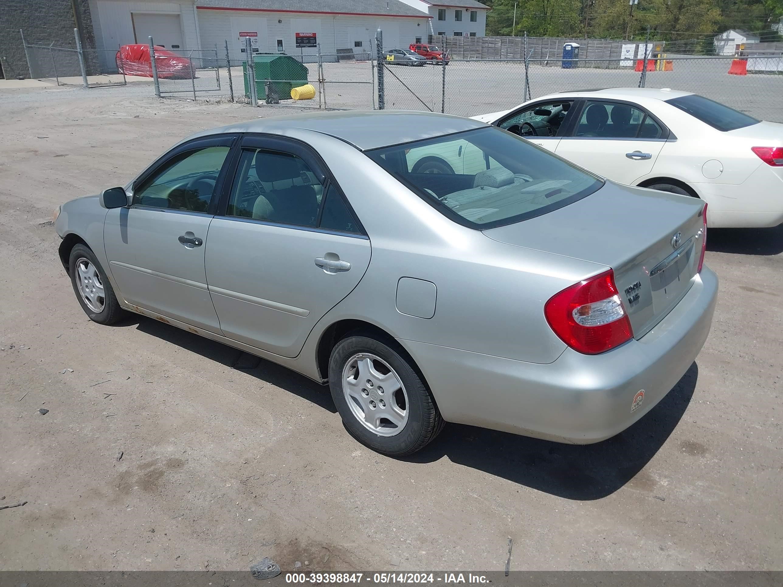 Photo 2 VIN: 4T1BE32K13U166417 - TOYOTA CAMRY 