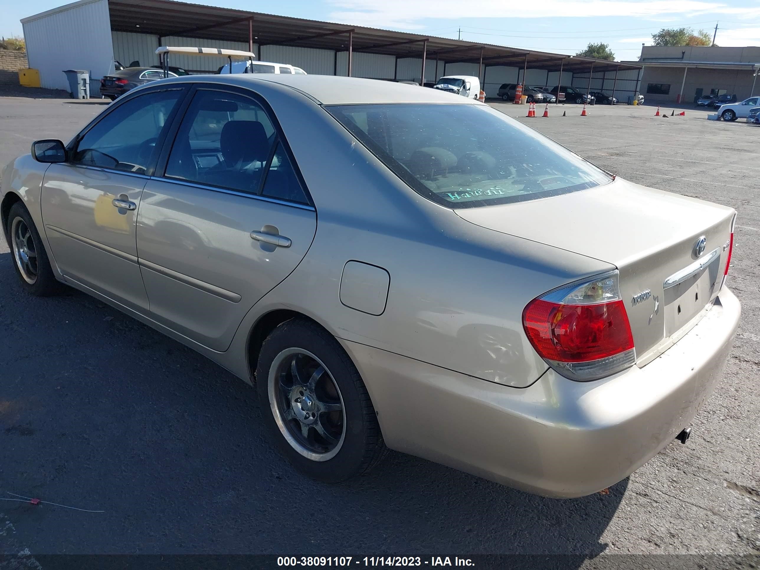 Photo 2 VIN: 4T1BE32K15U043820 - TOYOTA CAMRY 