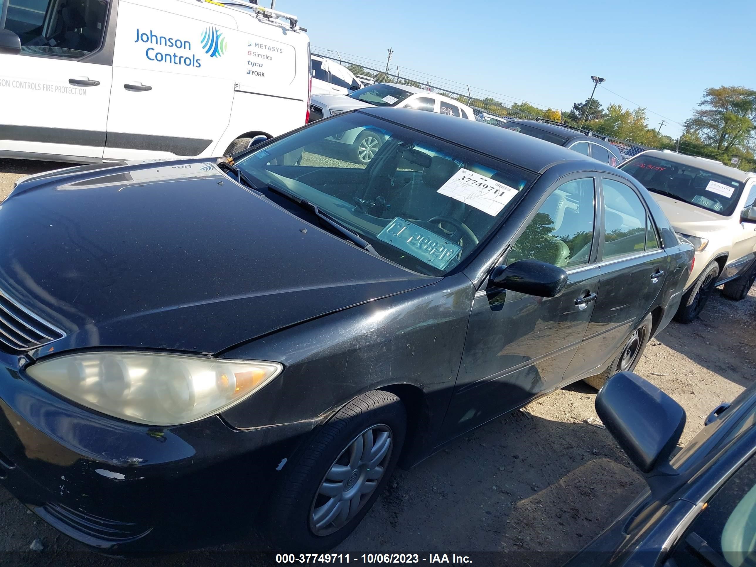 Photo 13 VIN: 4T1BE32K15U083153 - TOYOTA CAMRY 