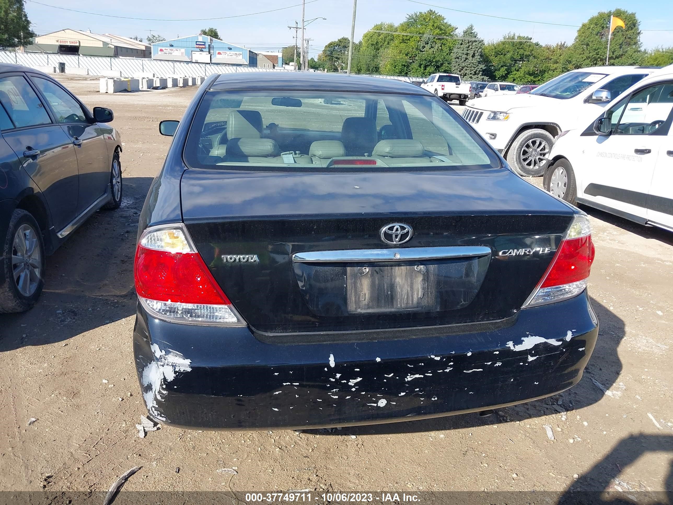 Photo 15 VIN: 4T1BE32K15U083153 - TOYOTA CAMRY 