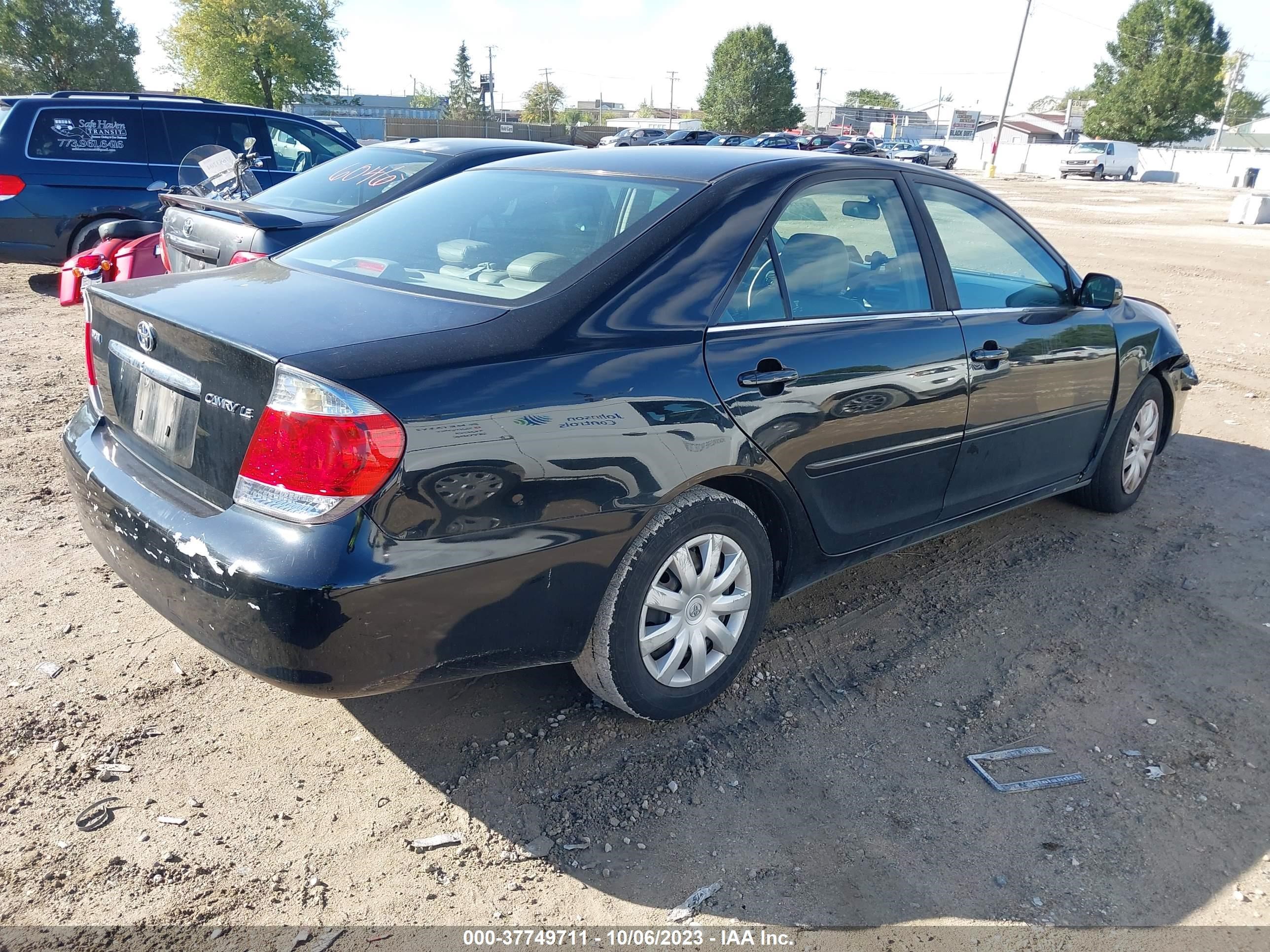 Photo 3 VIN: 4T1BE32K15U083153 - TOYOTA CAMRY 