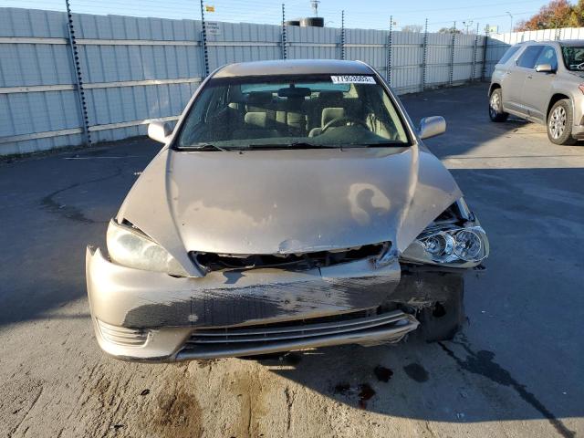 Photo 4 VIN: 4T1BE32K15U415575 - TOYOTA CAMRY 