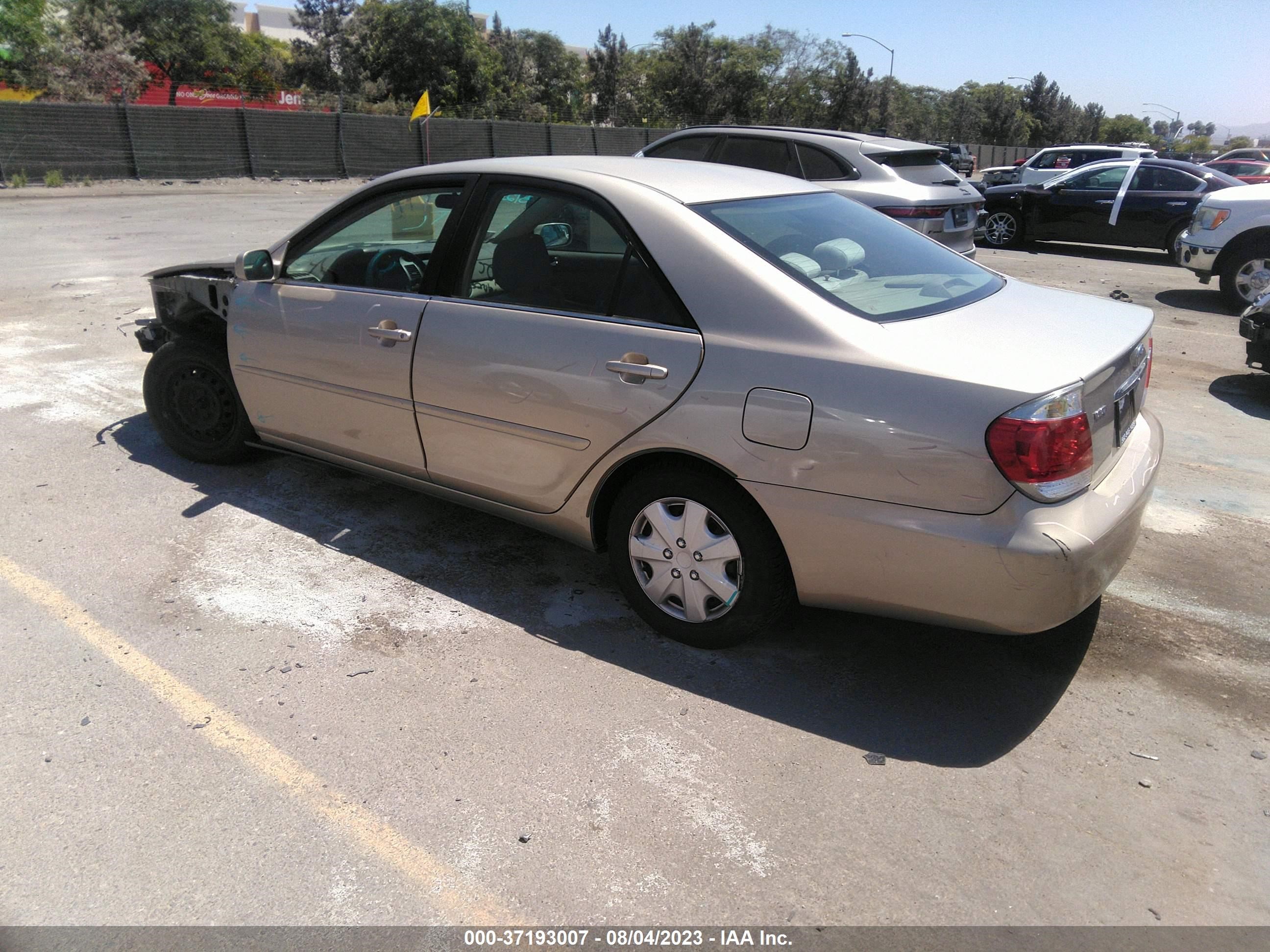 Photo 2 VIN: 4T1BE32K15U556307 - TOYOTA CAMRY 