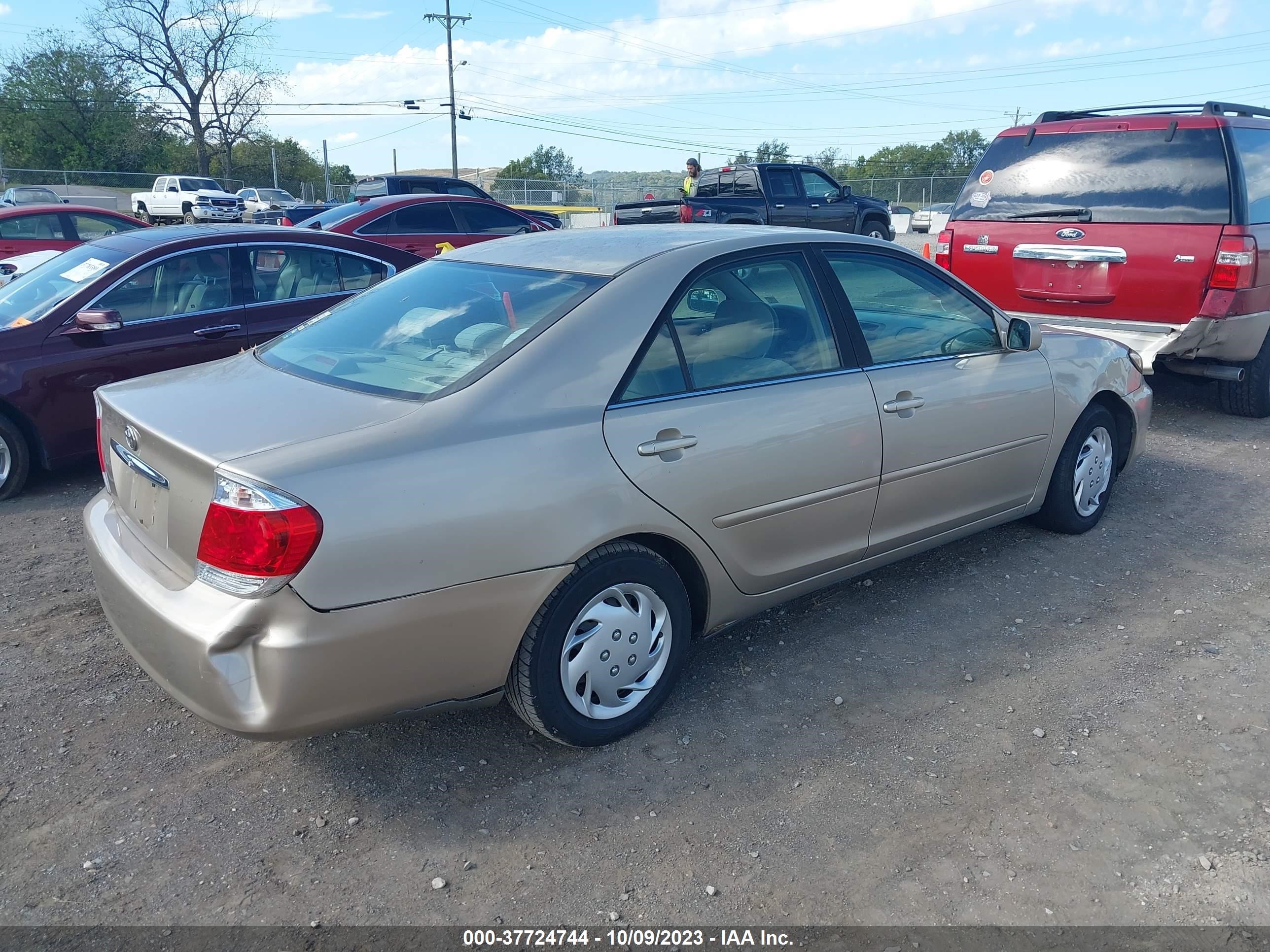 Photo 3 VIN: 4T1BE32K15U565444 - TOYOTA CAMRY 