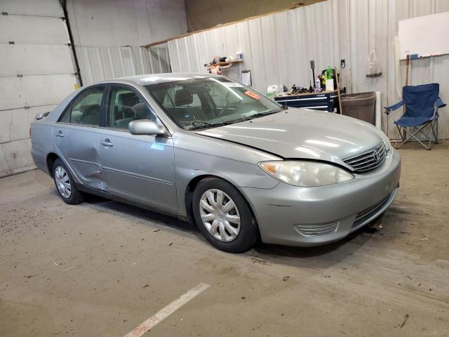 Photo 3 VIN: 4T1BE32K15U581417 - TOYOTA CAMRY 