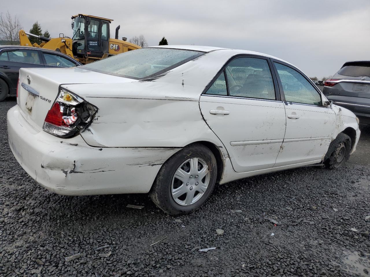 Photo 2 VIN: 4T1BE32K15U613573 - TOYOTA CAMRY 