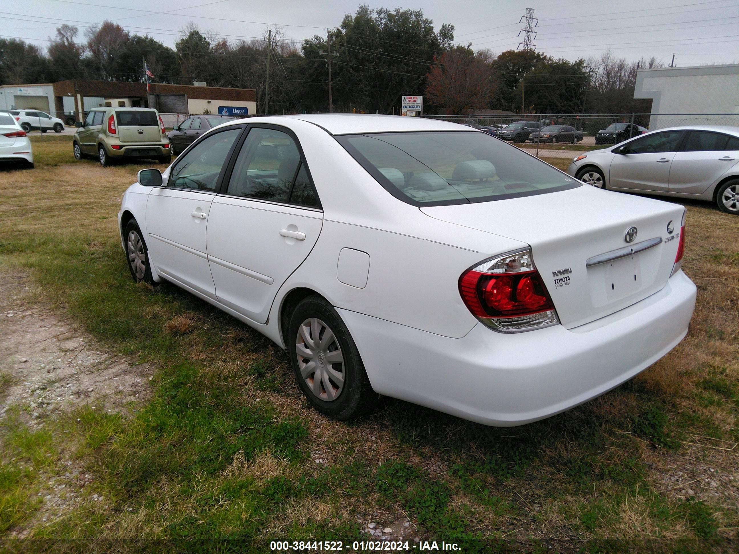 Photo 2 VIN: 4T1BE32K15U636321 - TOYOTA CAMRY 