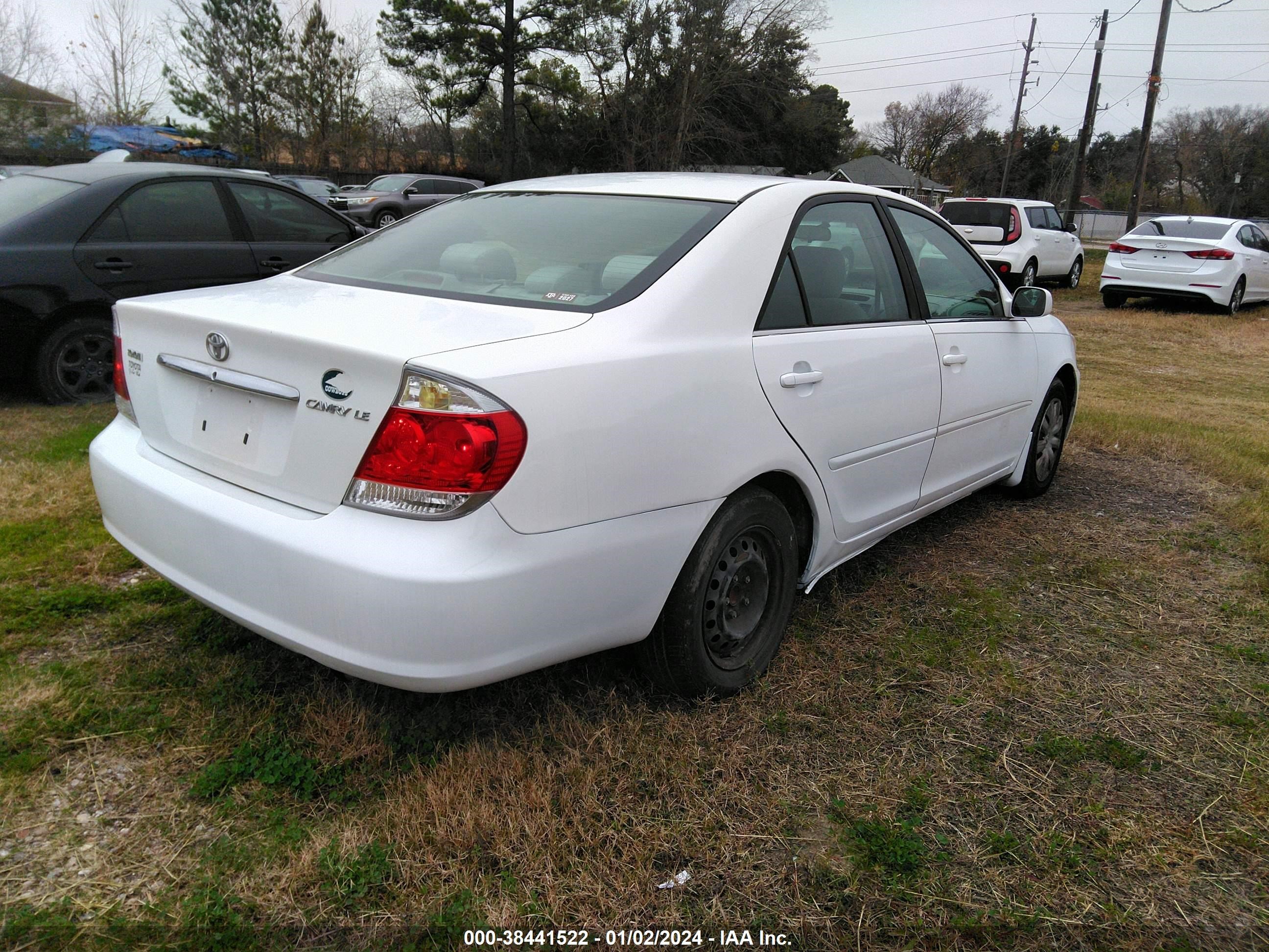 Photo 3 VIN: 4T1BE32K15U636321 - TOYOTA CAMRY 