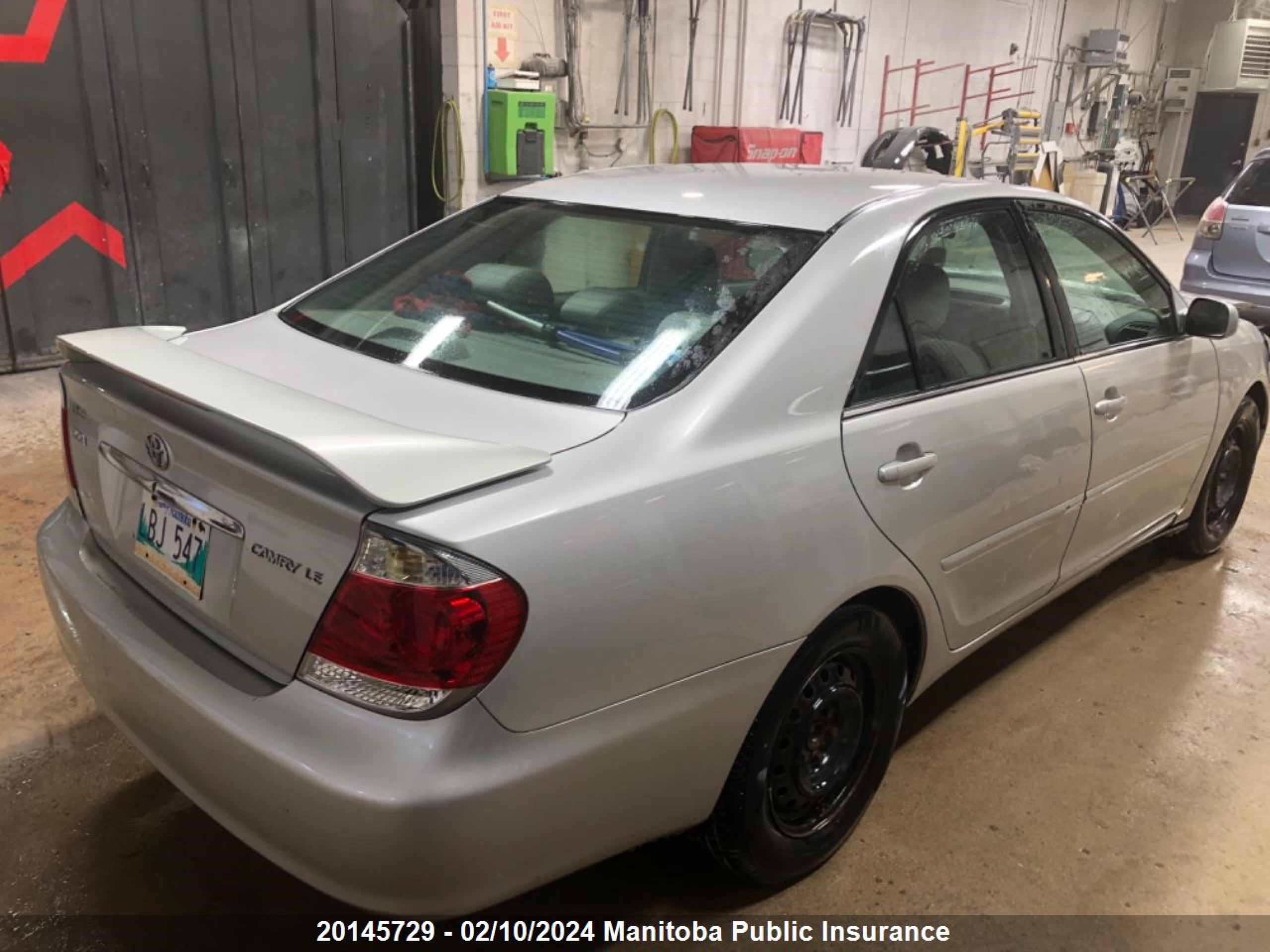 Photo 9 VIN: 4T1BE32K15U976987 - TOYOTA CAMRY 