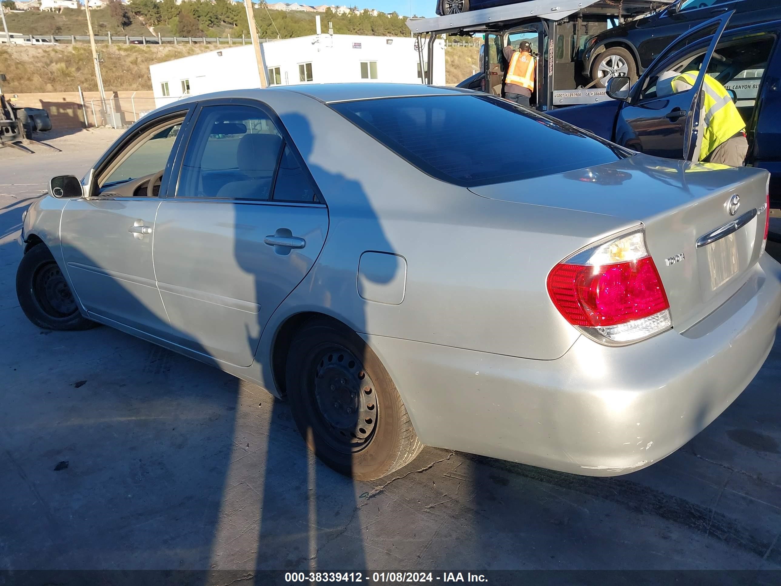 Photo 2 VIN: 4T1BE32K16U109428 - TOYOTA CAMRY 