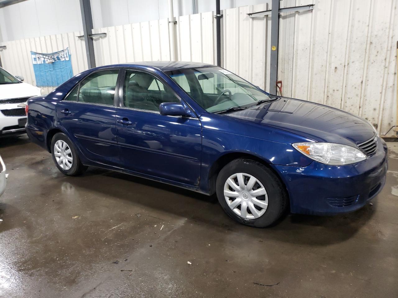 Photo 3 VIN: 4T1BE32K16U150545 - TOYOTA CAMRY 