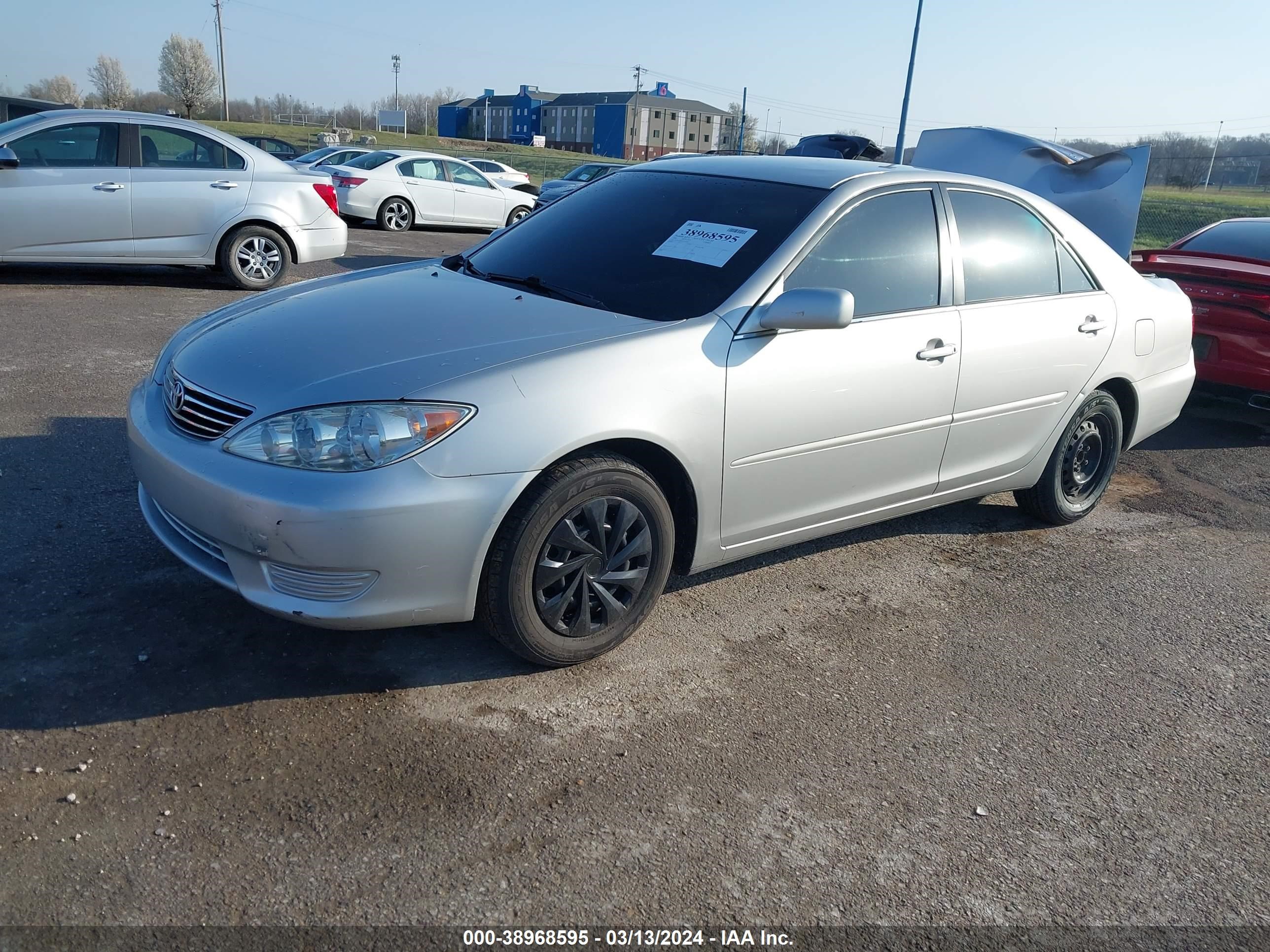 Photo 1 VIN: 4T1BE32K16U156958 - TOYOTA CAMRY 