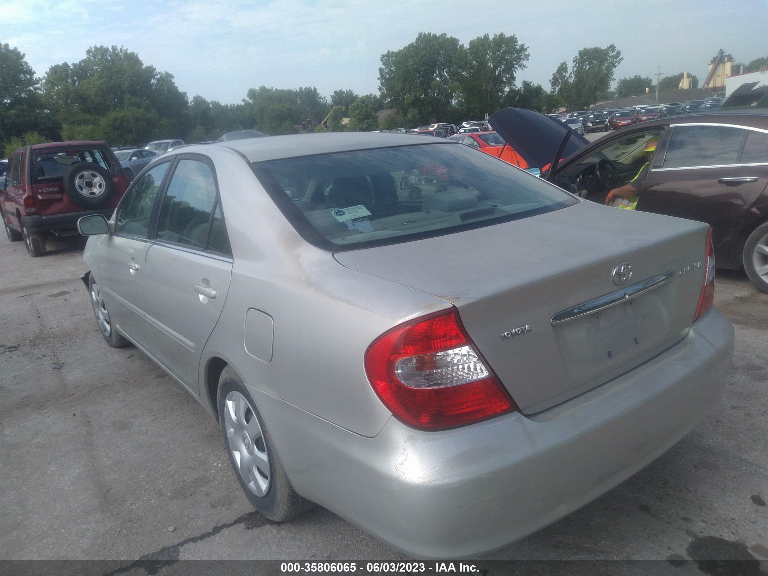 Photo 2 VIN: 4T1BE32K22U032417 - TOYOTA CAMRY 