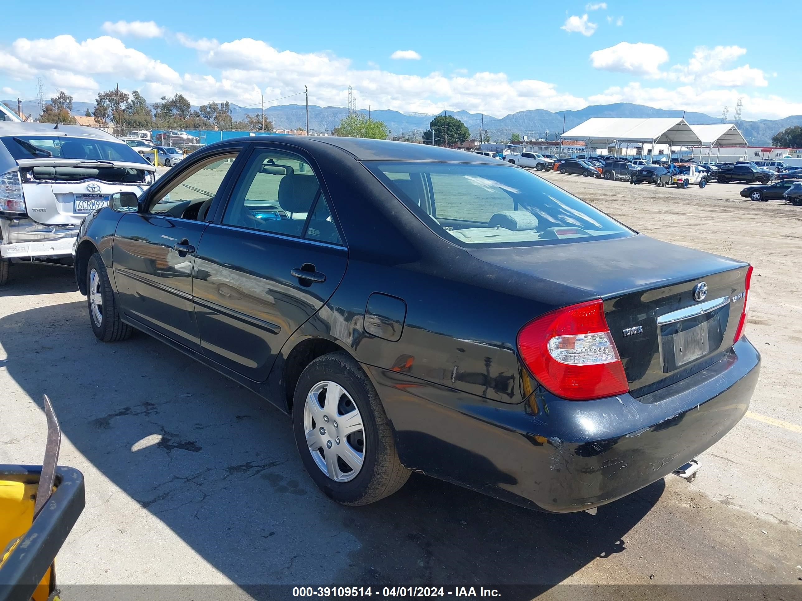 Photo 2 VIN: 4T1BE32K24U335376 - TOYOTA CAMRY 