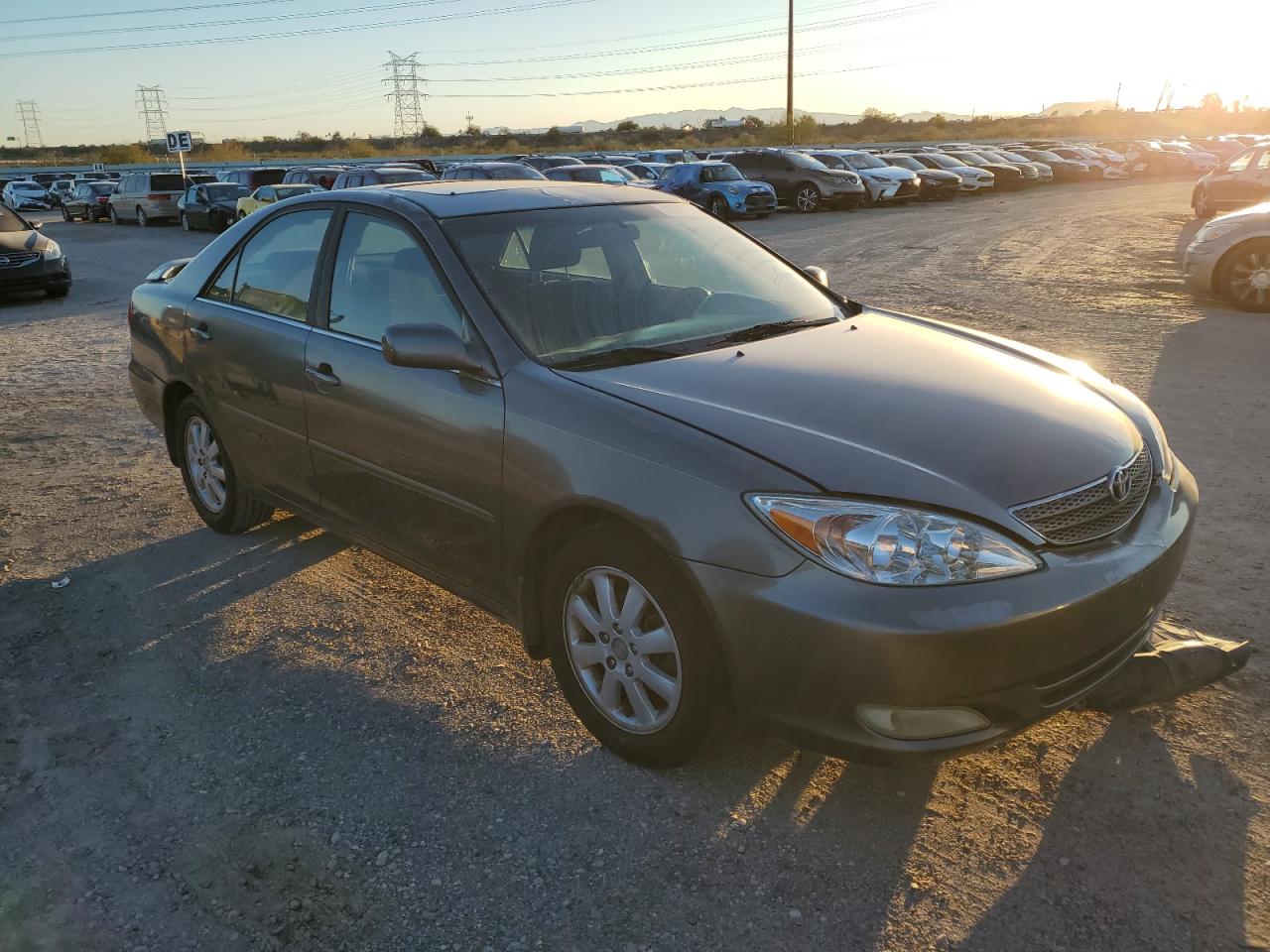 Photo 3 VIN: 4T1BE32K24U851561 - TOYOTA CAMRY 