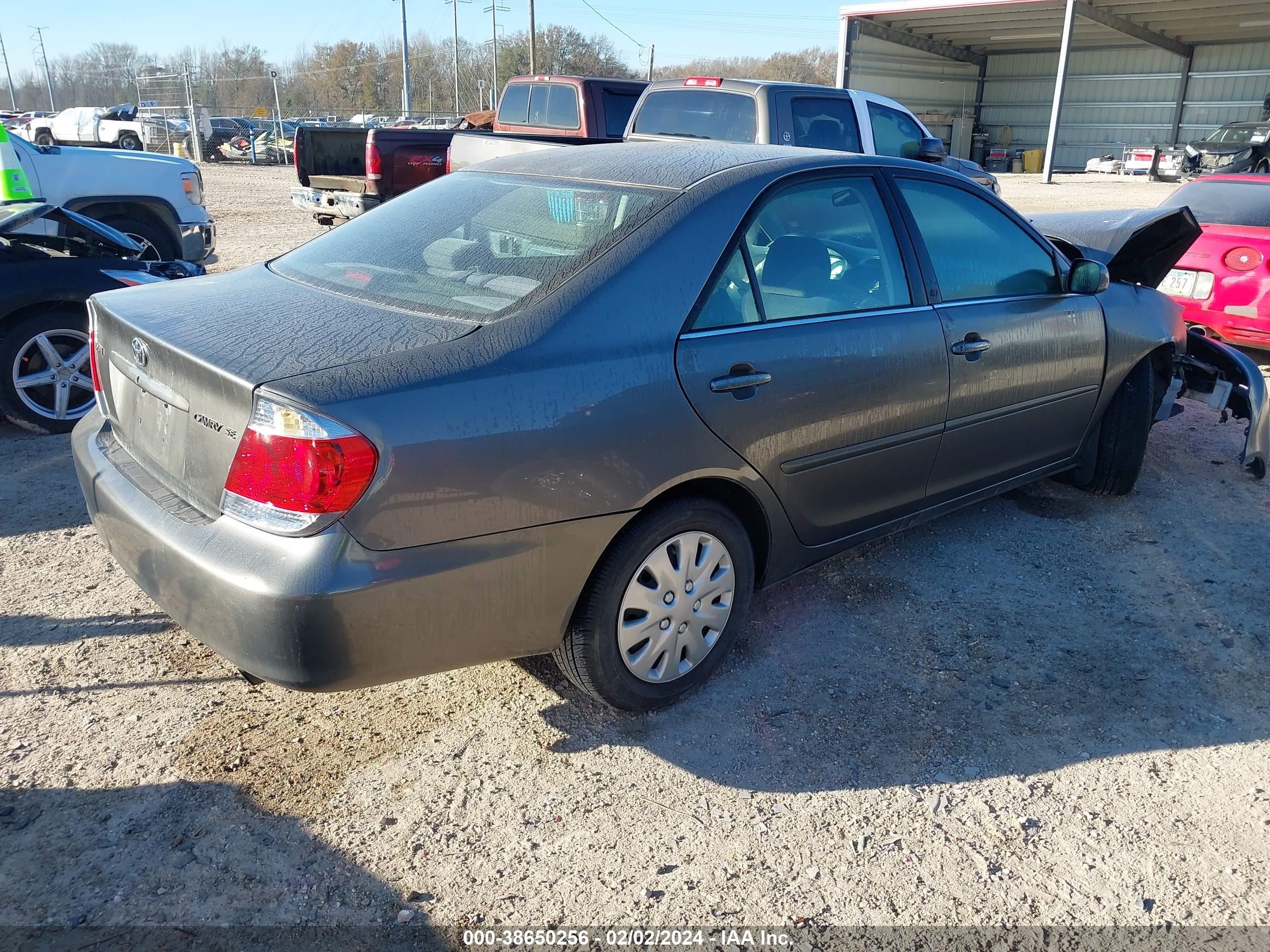 Photo 3 VIN: 4T1BE32K24U858526 - TOYOTA CAMRY 