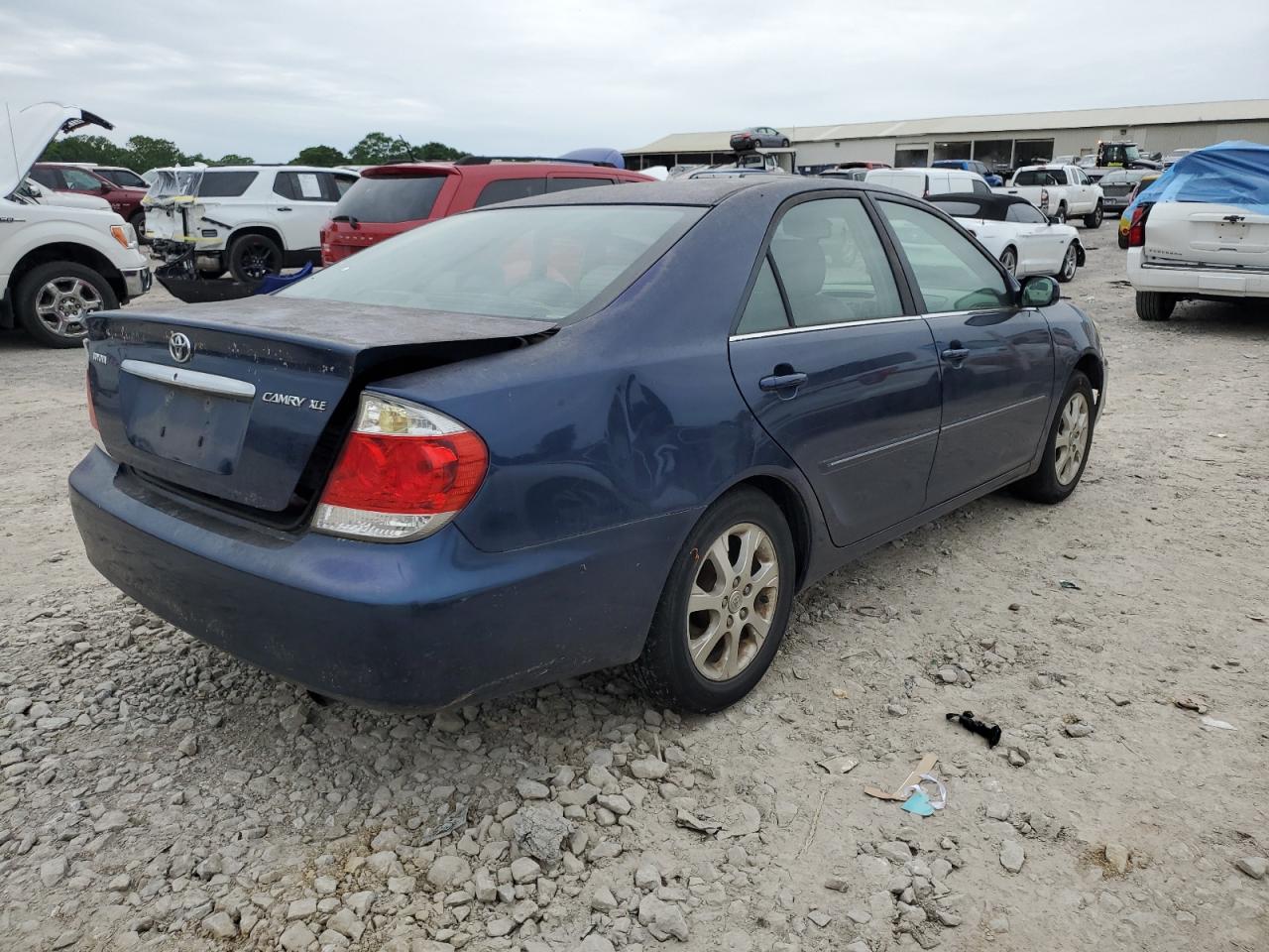 Photo 2 VIN: 4T1BE32K25U088202 - TOYOTA CAMRY 