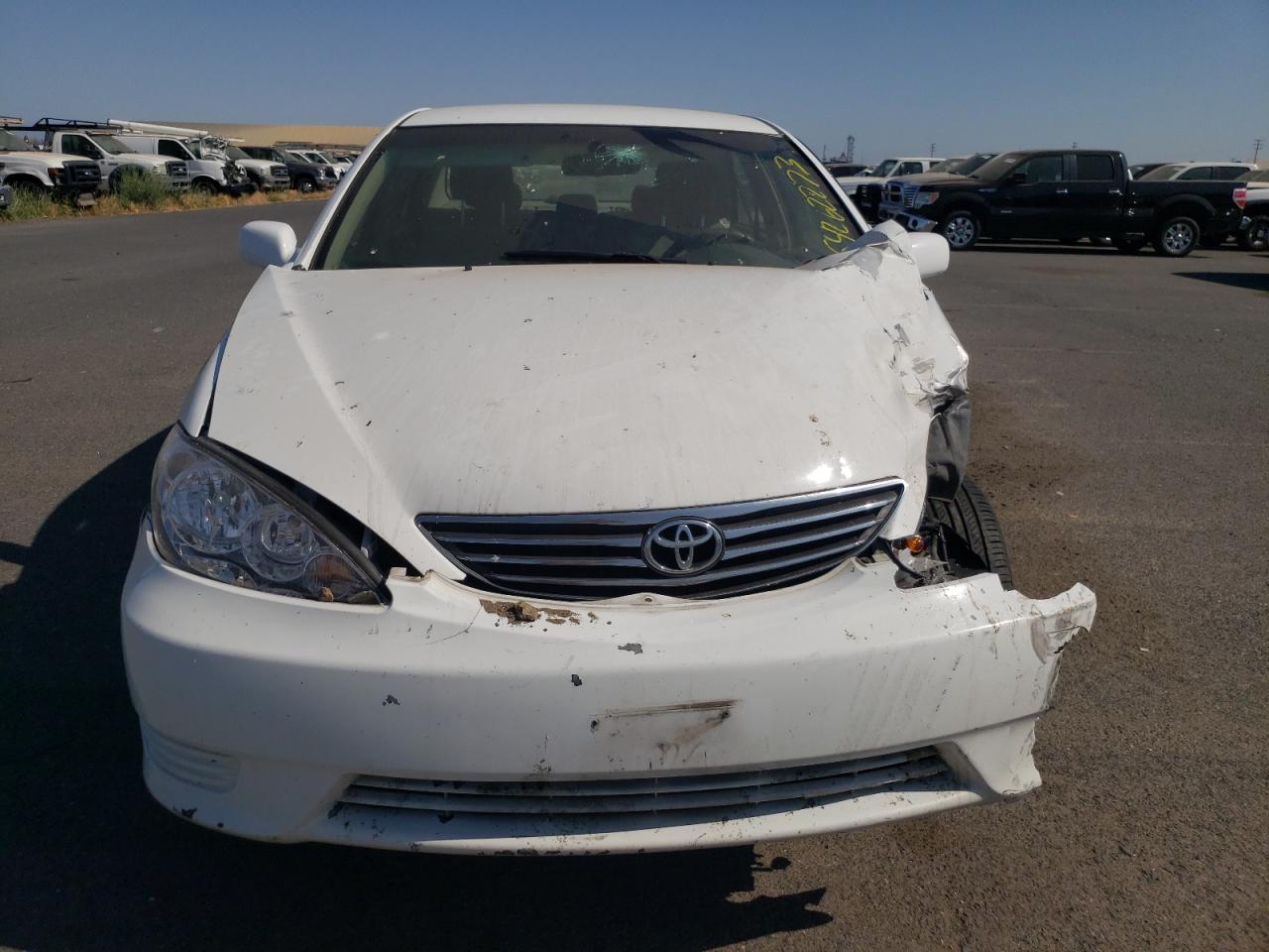 Photo 4 VIN: 4T1BE32K25U420493 - TOYOTA CAMRY 