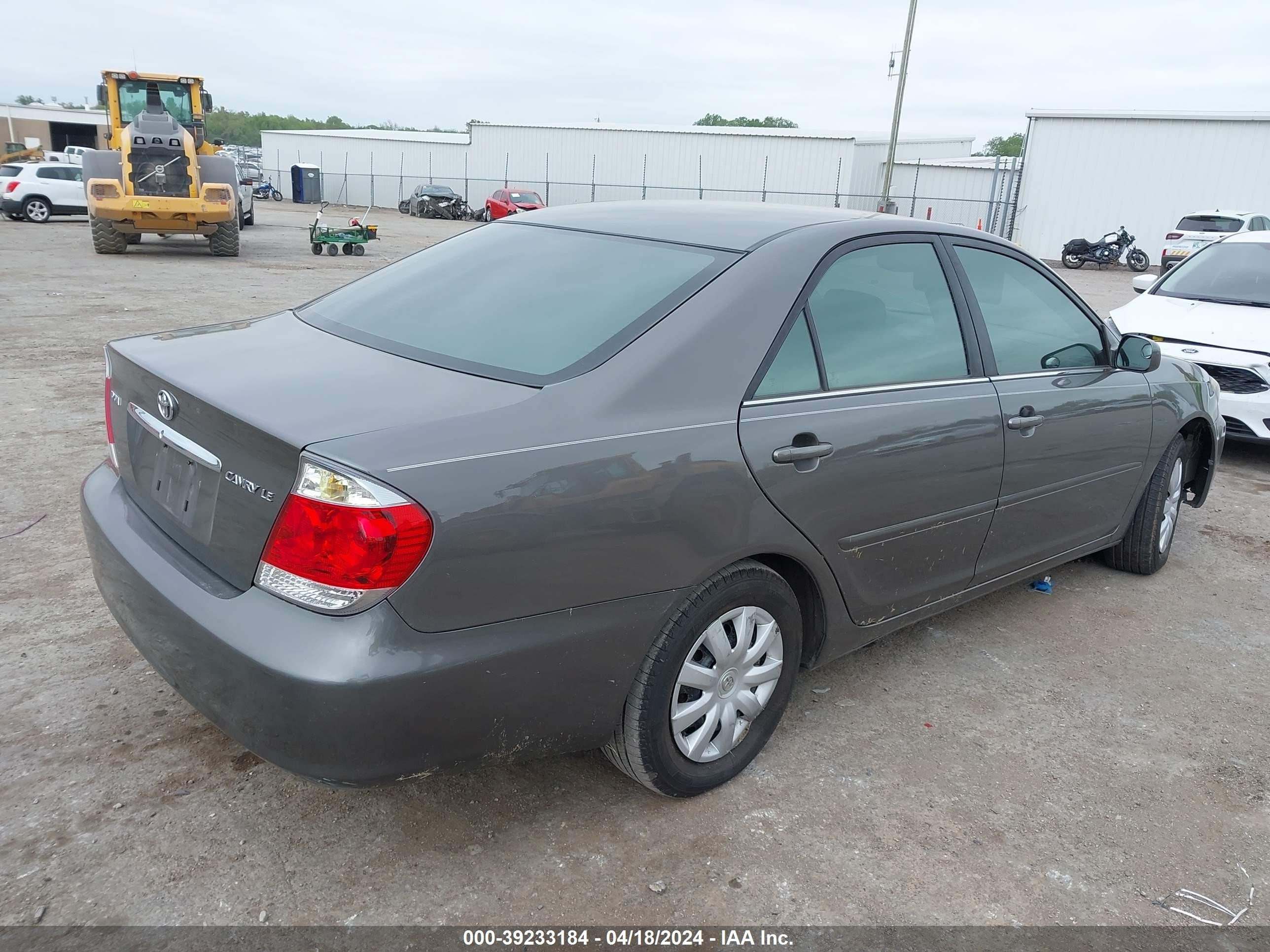 Photo 3 VIN: 4T1BE32K25U517838 - TOYOTA CAMRY 