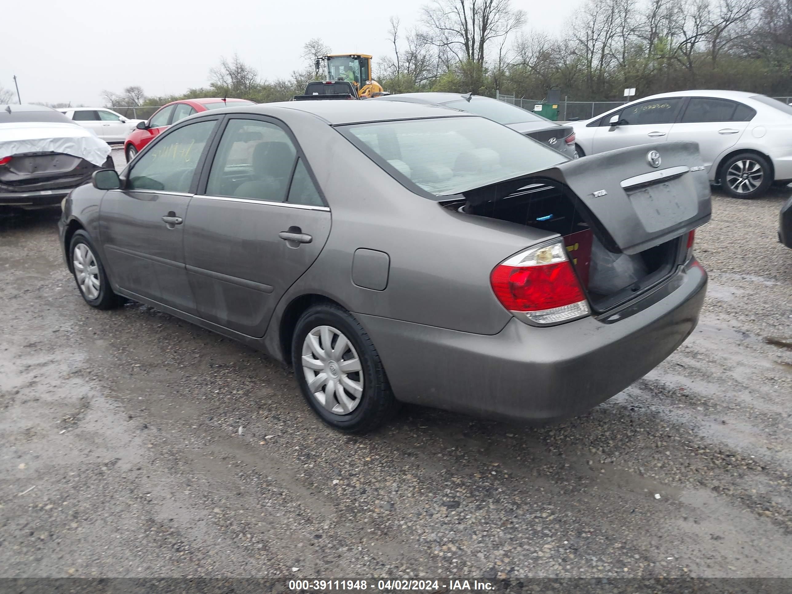 Photo 2 VIN: 4T1BE32K25U540911 - TOYOTA CAMRY 