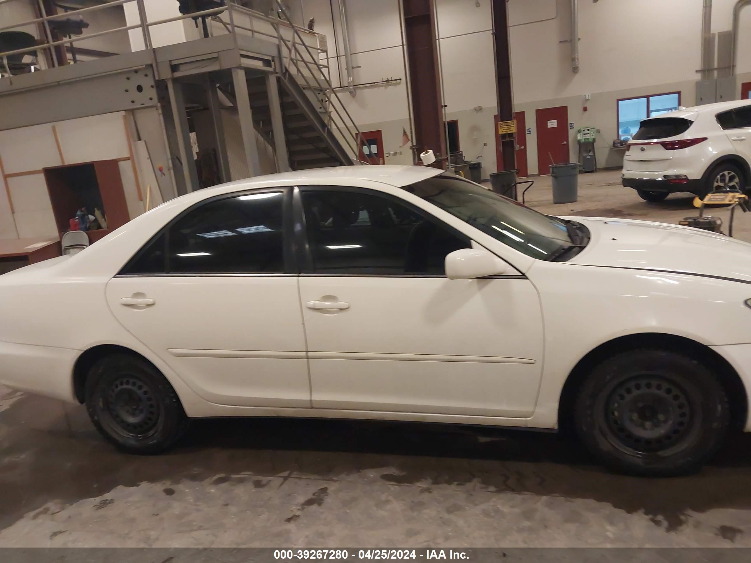 Photo 12 VIN: 4T1BE32K25U612271 - TOYOTA CAMRY 