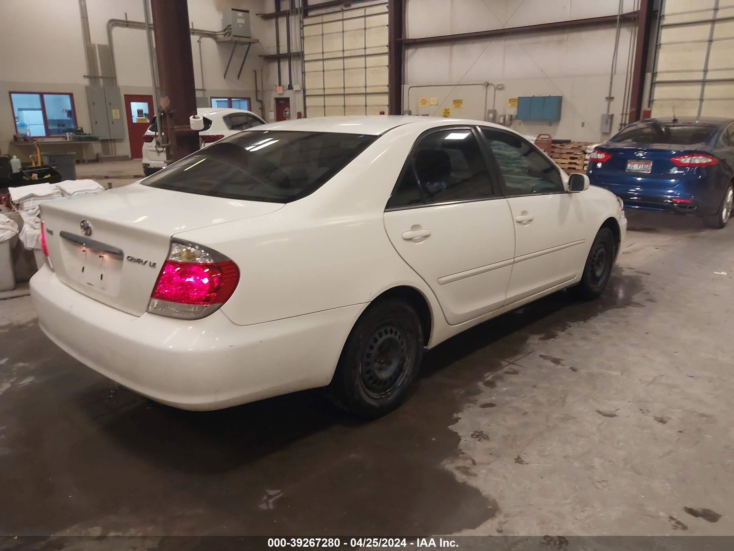 Photo 3 VIN: 4T1BE32K25U612271 - TOYOTA CAMRY 