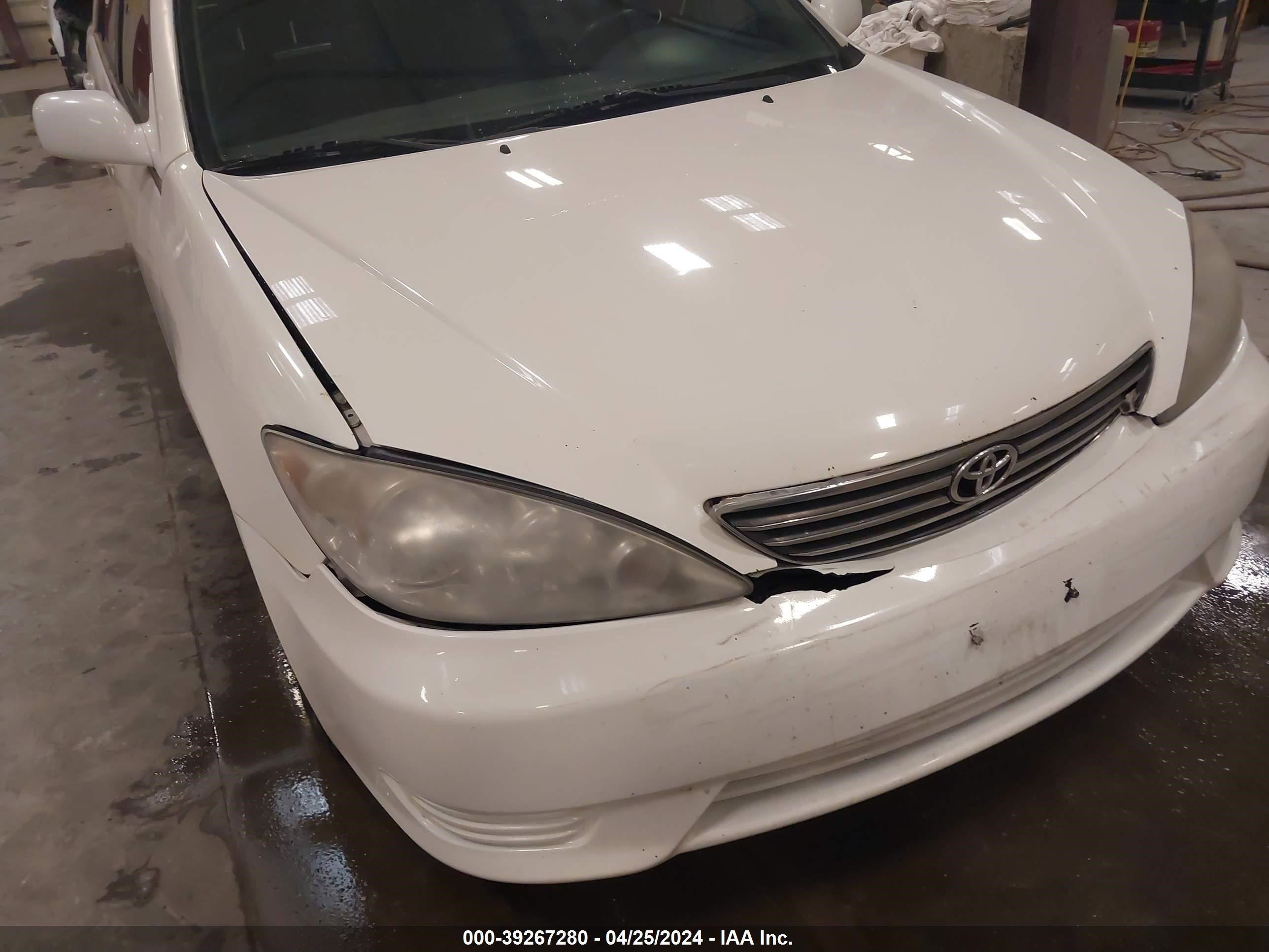 Photo 5 VIN: 4T1BE32K25U612271 - TOYOTA CAMRY 