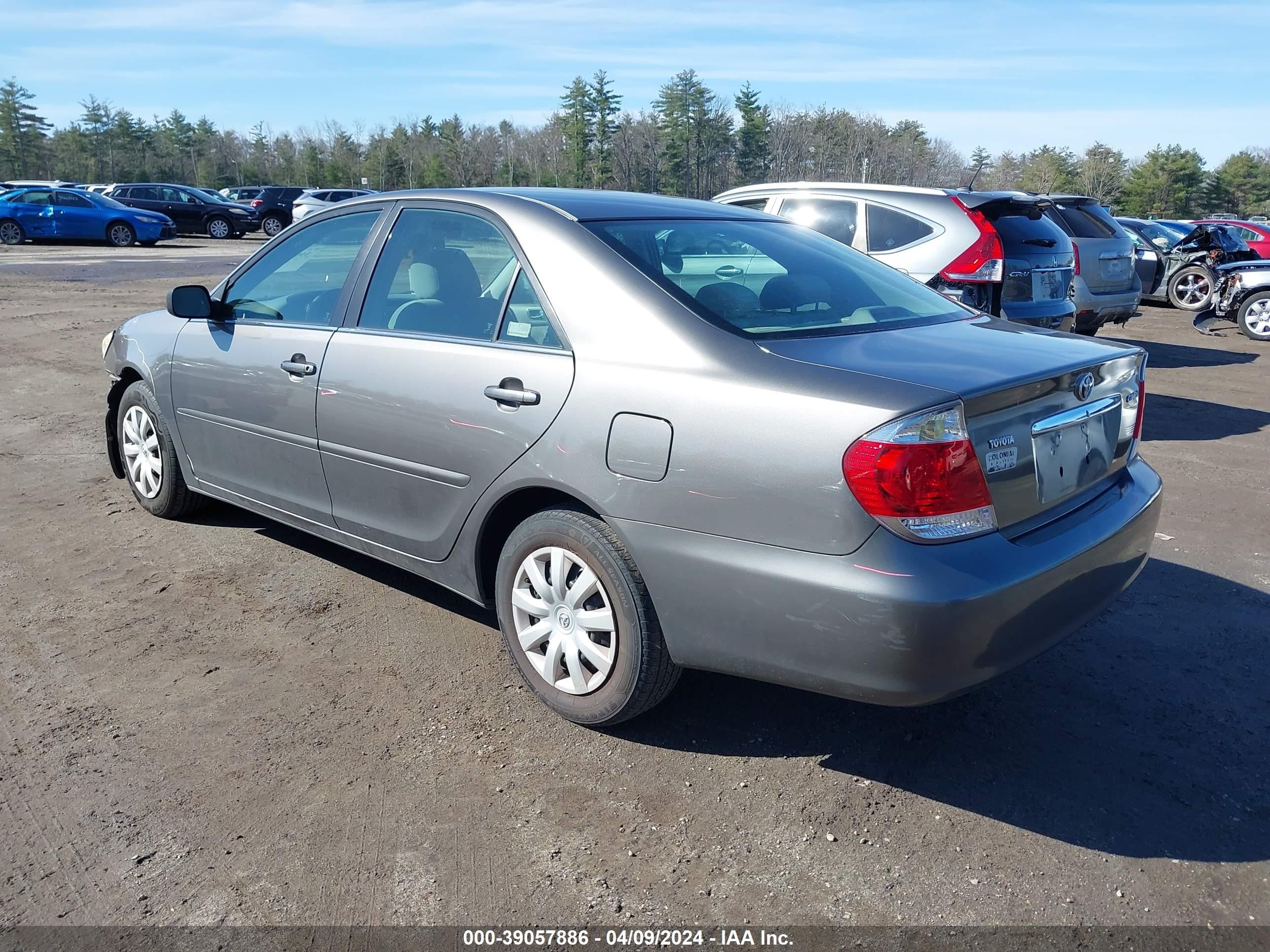 Photo 2 VIN: 4T1BE32K25U632505 - TOYOTA CAMRY 