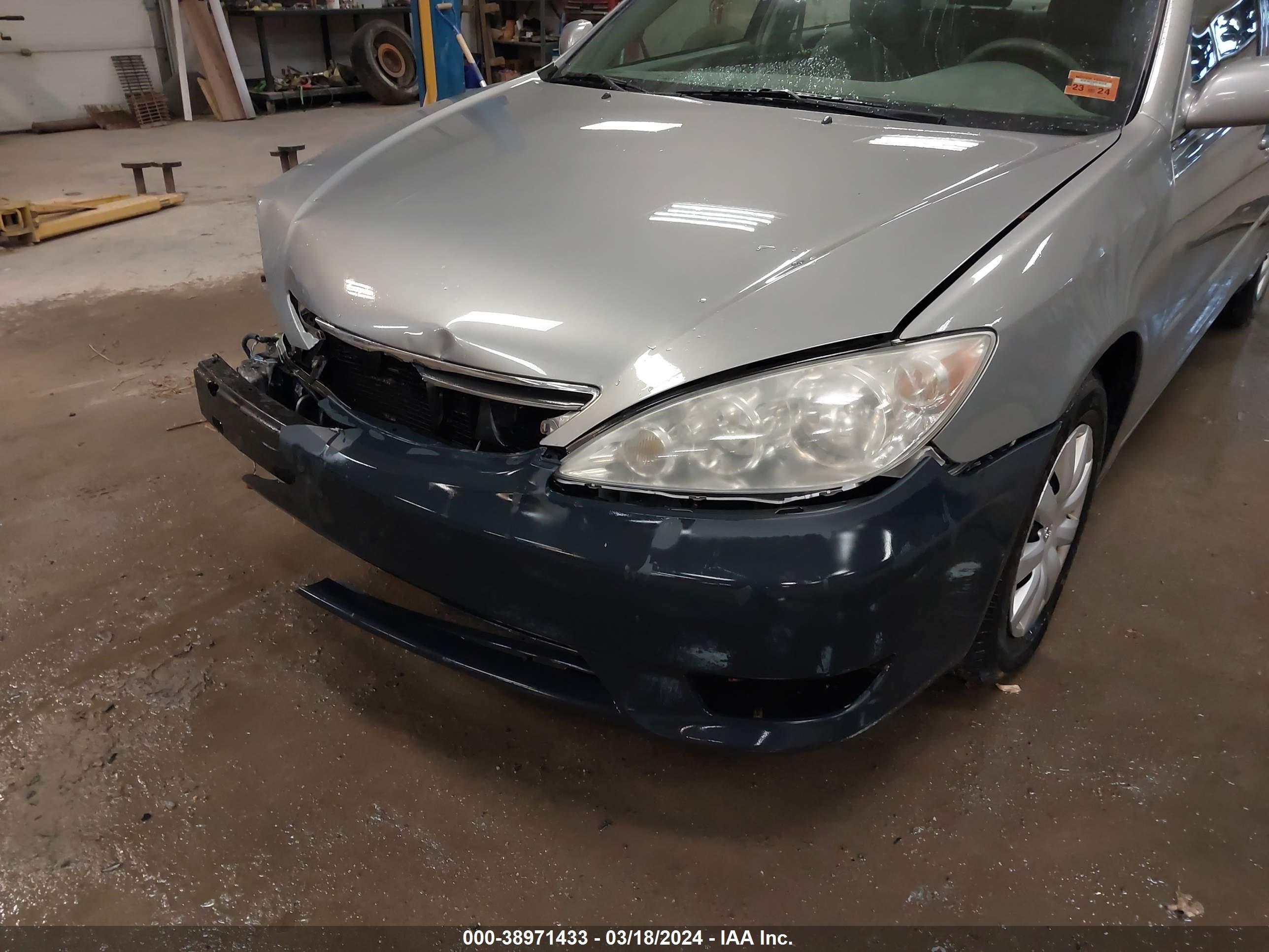 Photo 17 VIN: 4T1BE32K25U641186 - TOYOTA CAMRY 