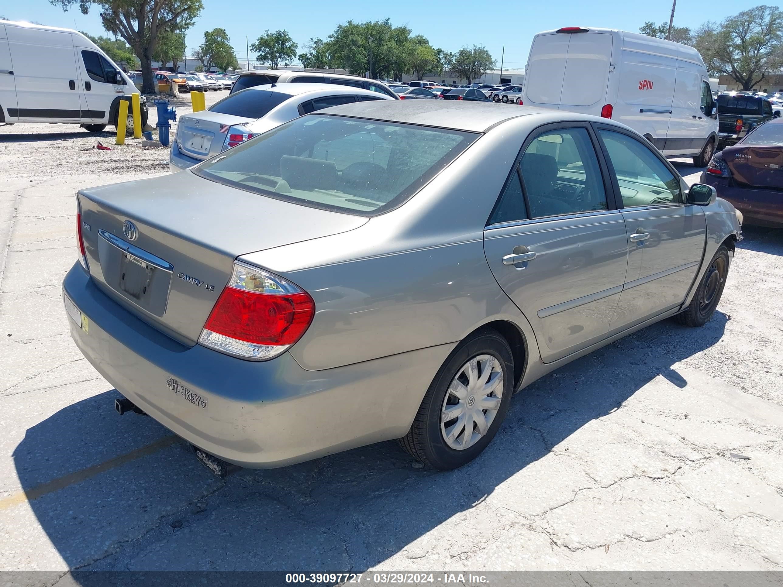 Photo 3 VIN: 4T1BE32K26U653355 - TOYOTA CAMRY 