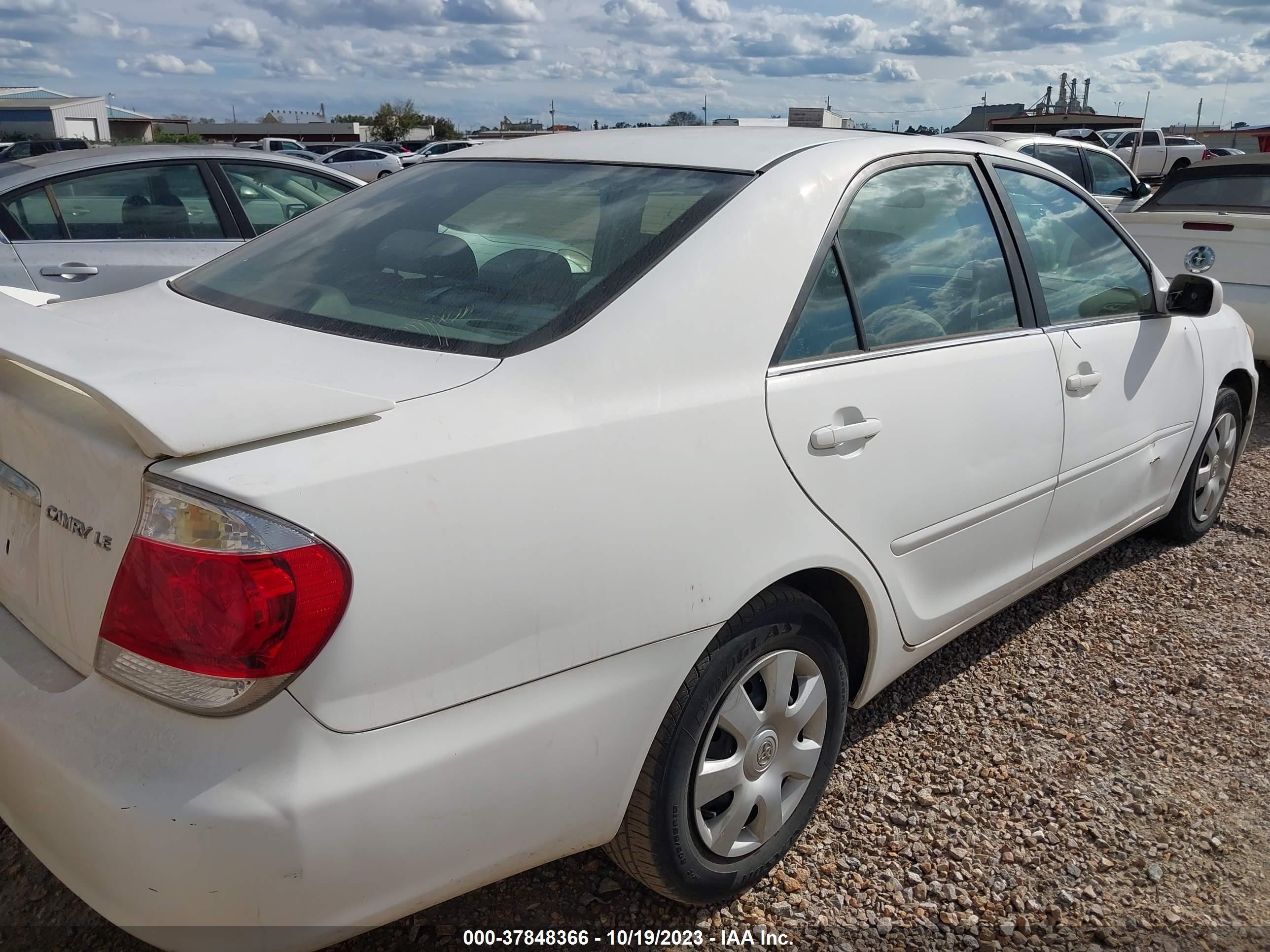 Photo 3 VIN: 4T1BE32K26U674304 - TOYOTA CAMRY 