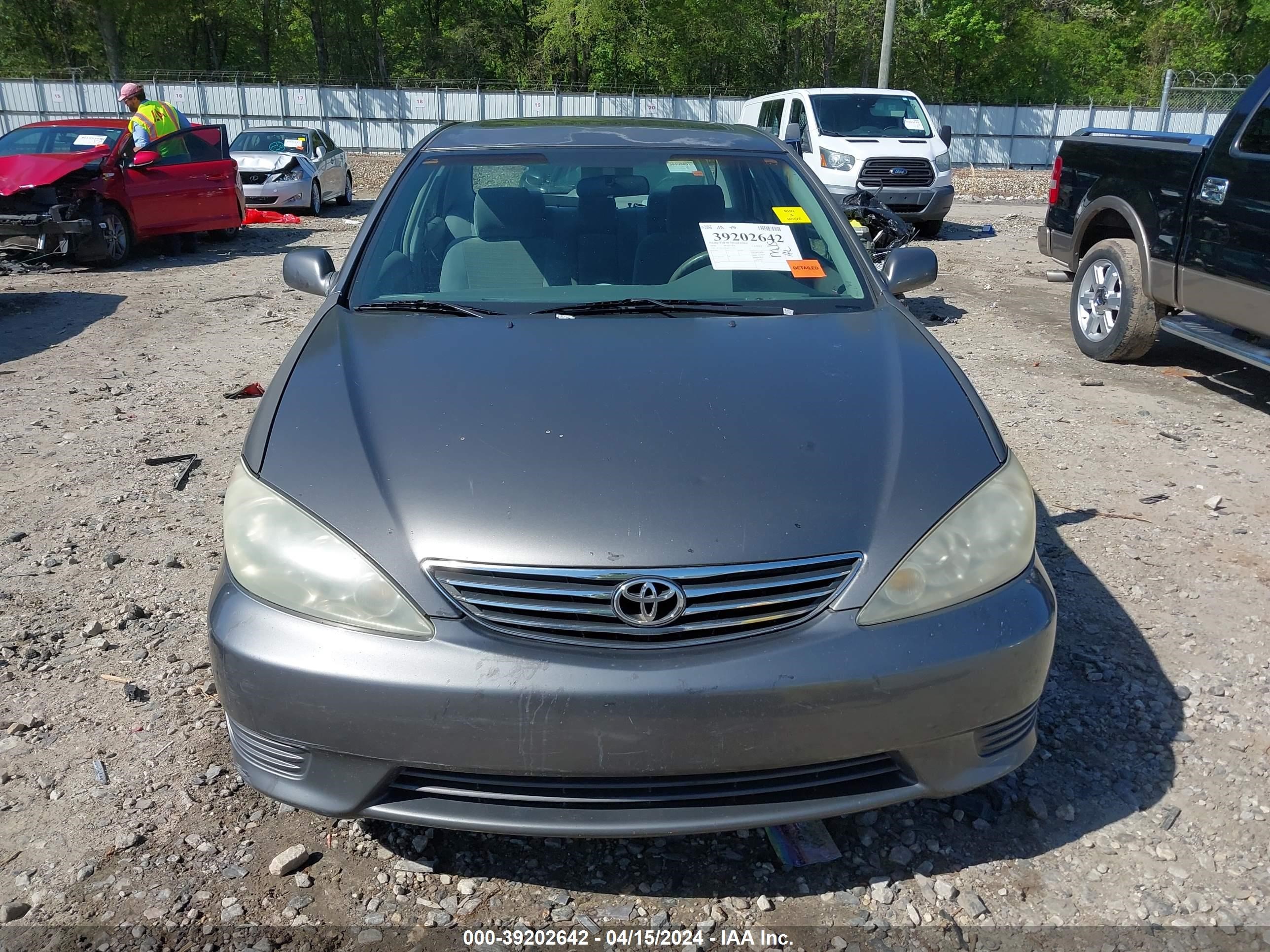 Photo 12 VIN: 4T1BE32K26U741807 - TOYOTA CAMRY 