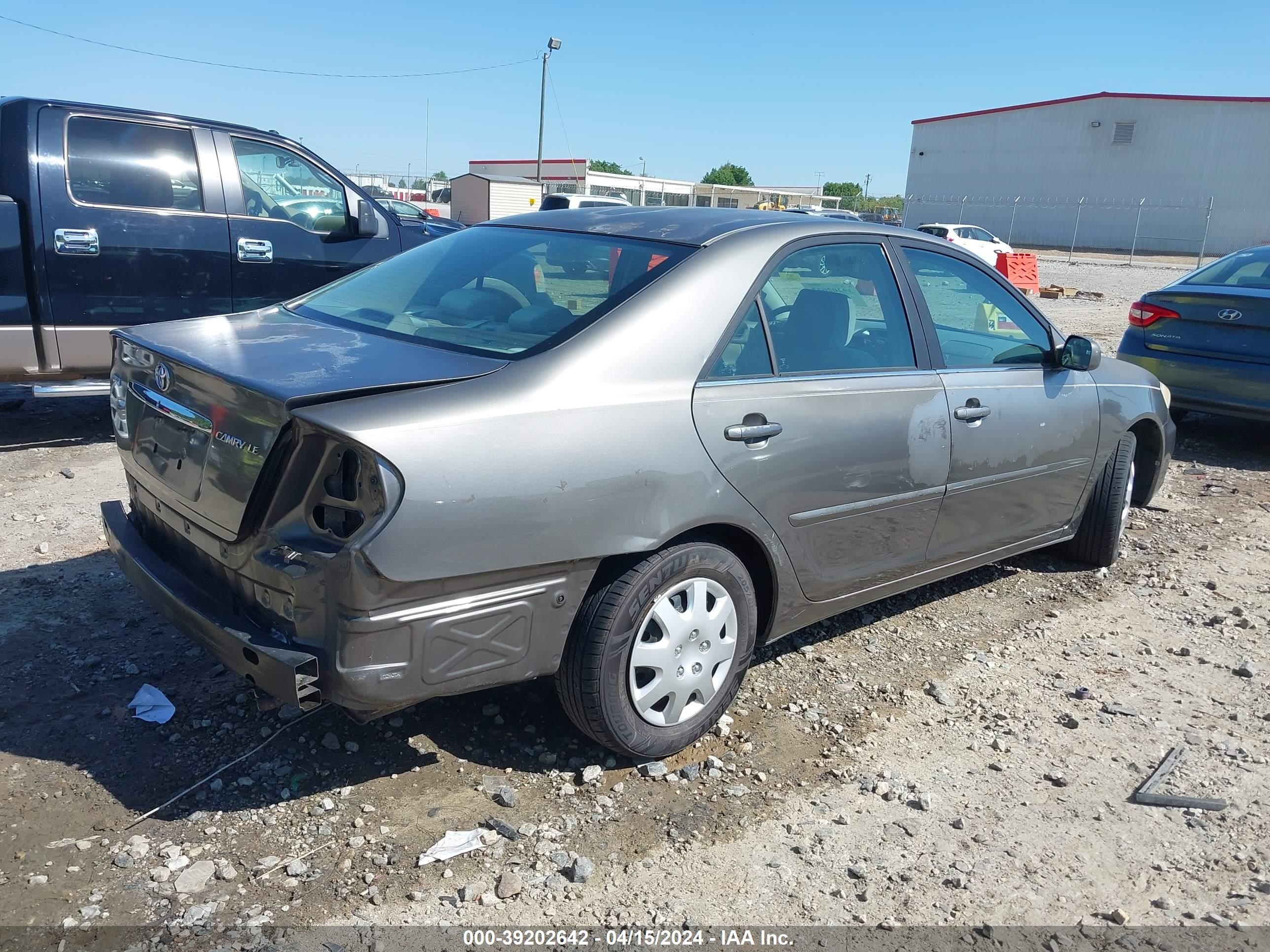 Photo 3 VIN: 4T1BE32K26U741807 - TOYOTA CAMRY 