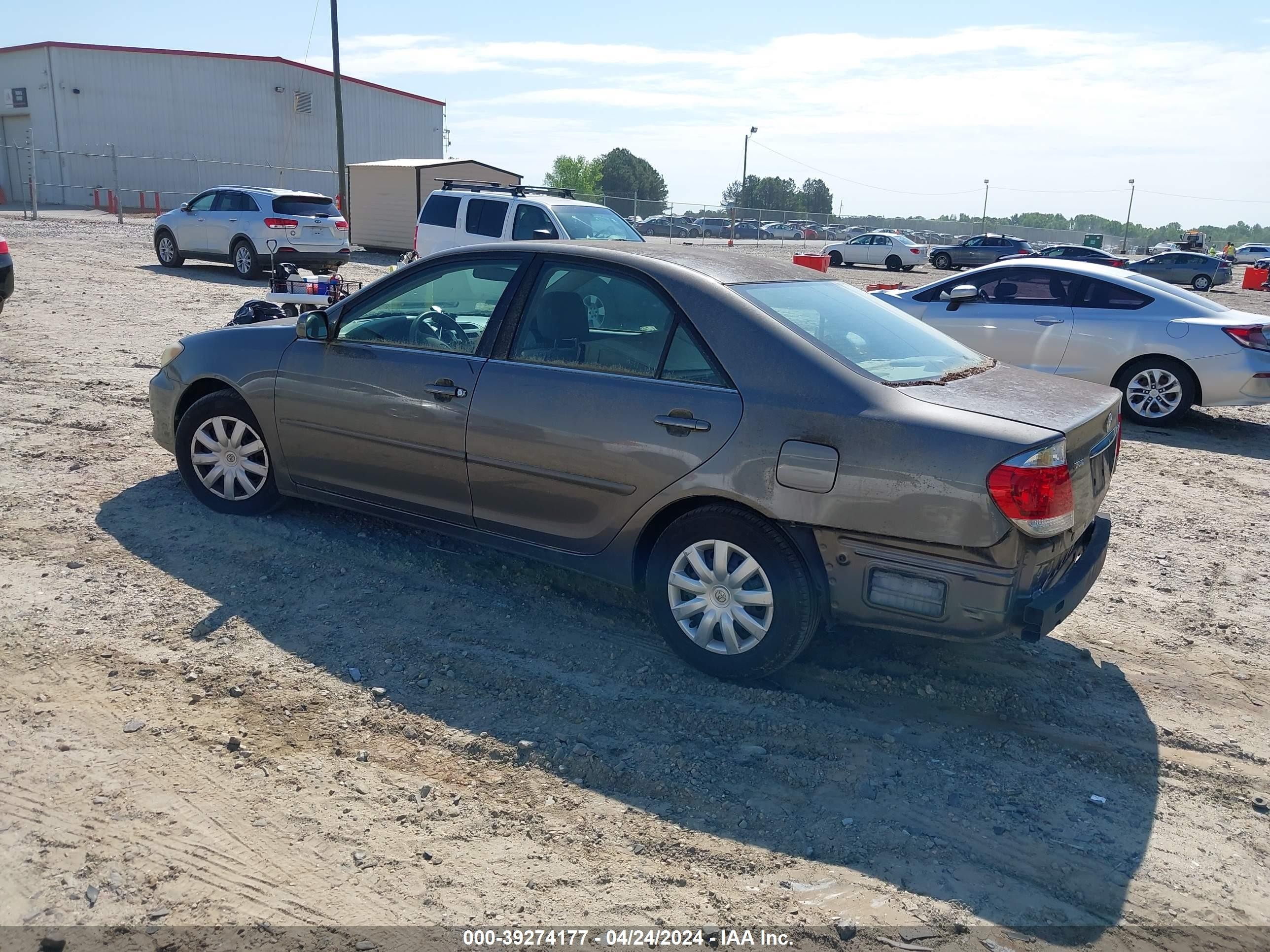 Photo 2 VIN: 4T1BE32K26U743699 - TOYOTA CAMRY 