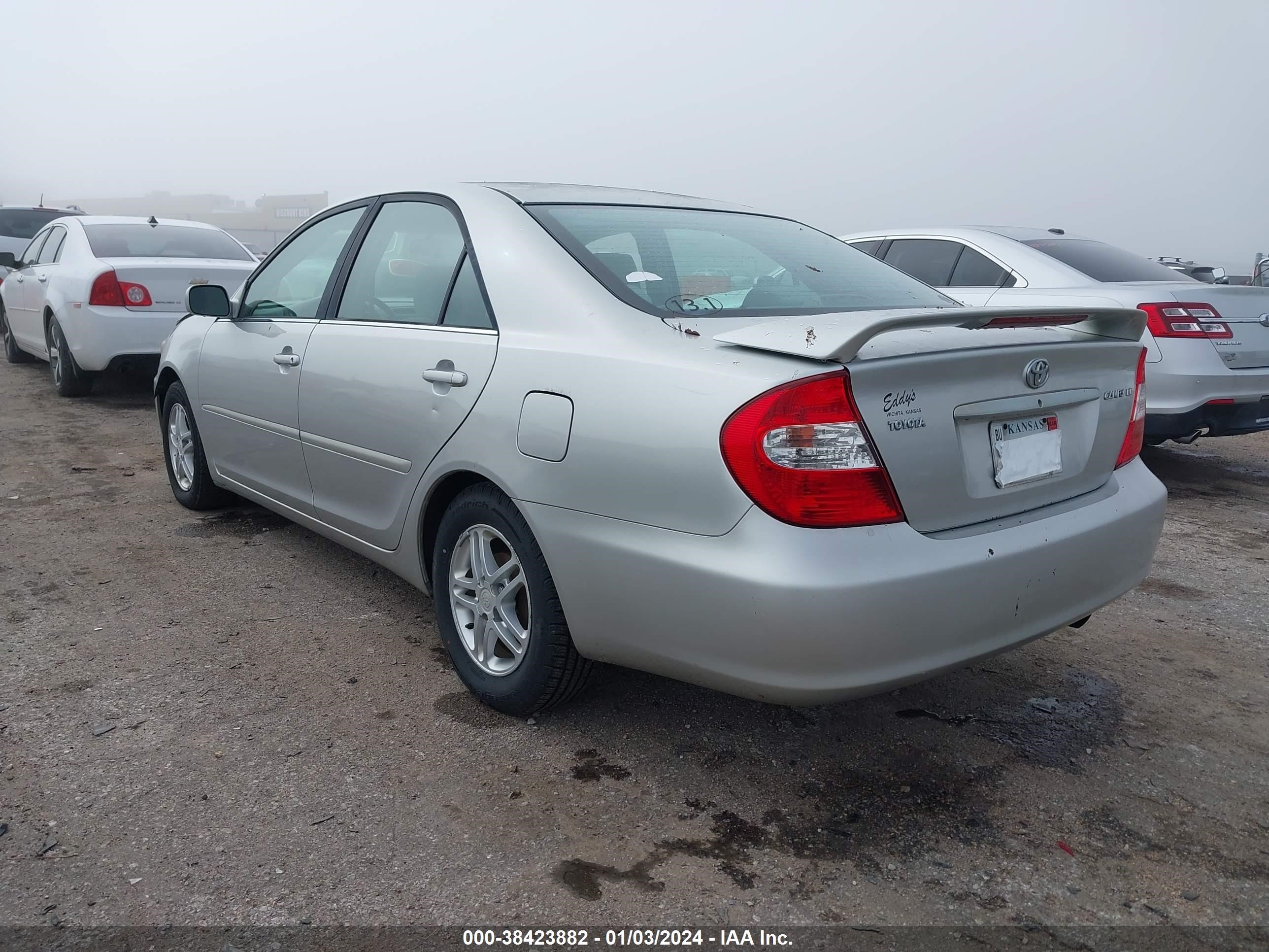 Photo 2 VIN: 4T1BE32K32U587795 - TOYOTA CAMRY 