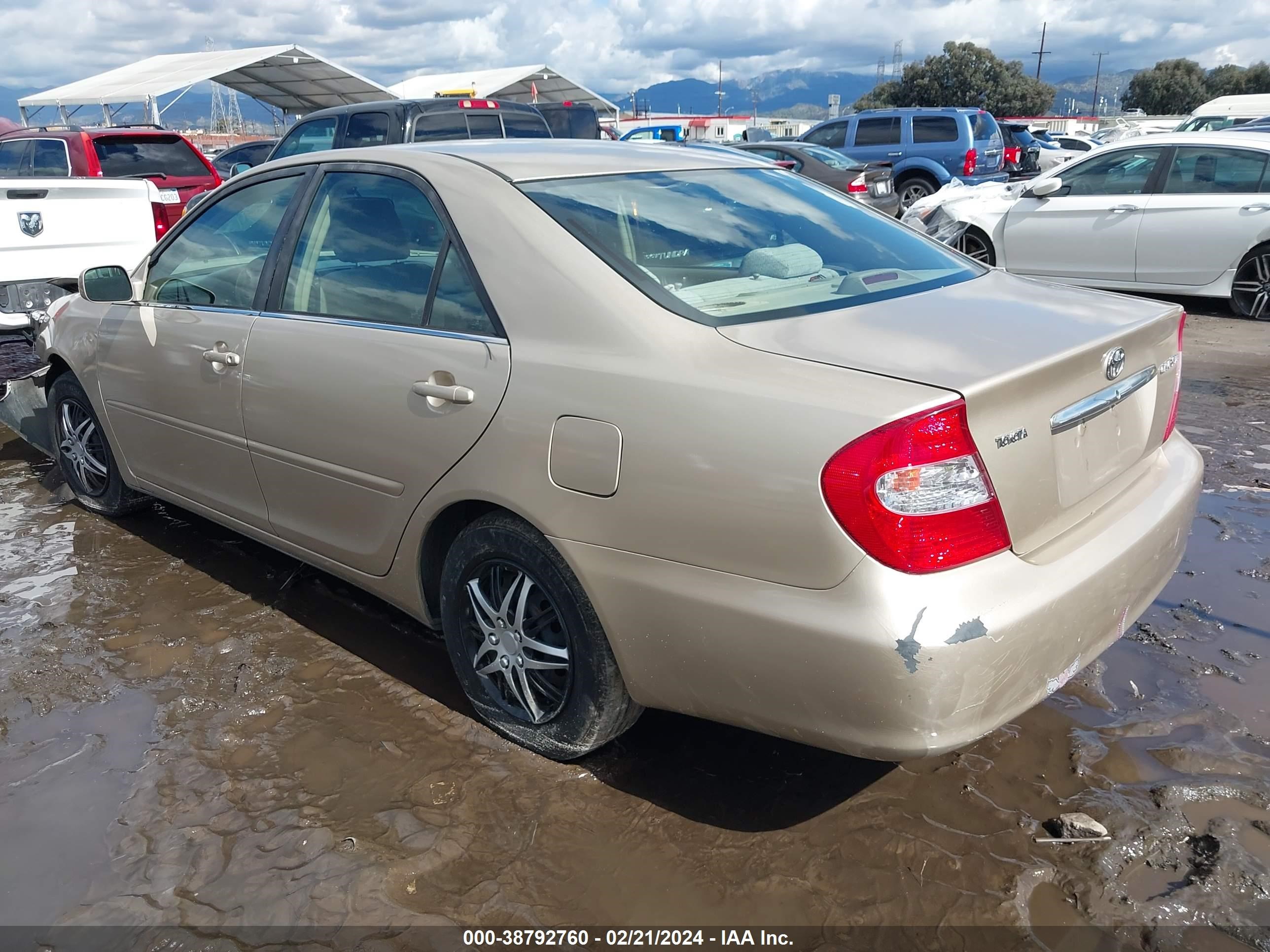 Photo 2 VIN: 4T1BE32K33U167536 - TOYOTA CAMRY 