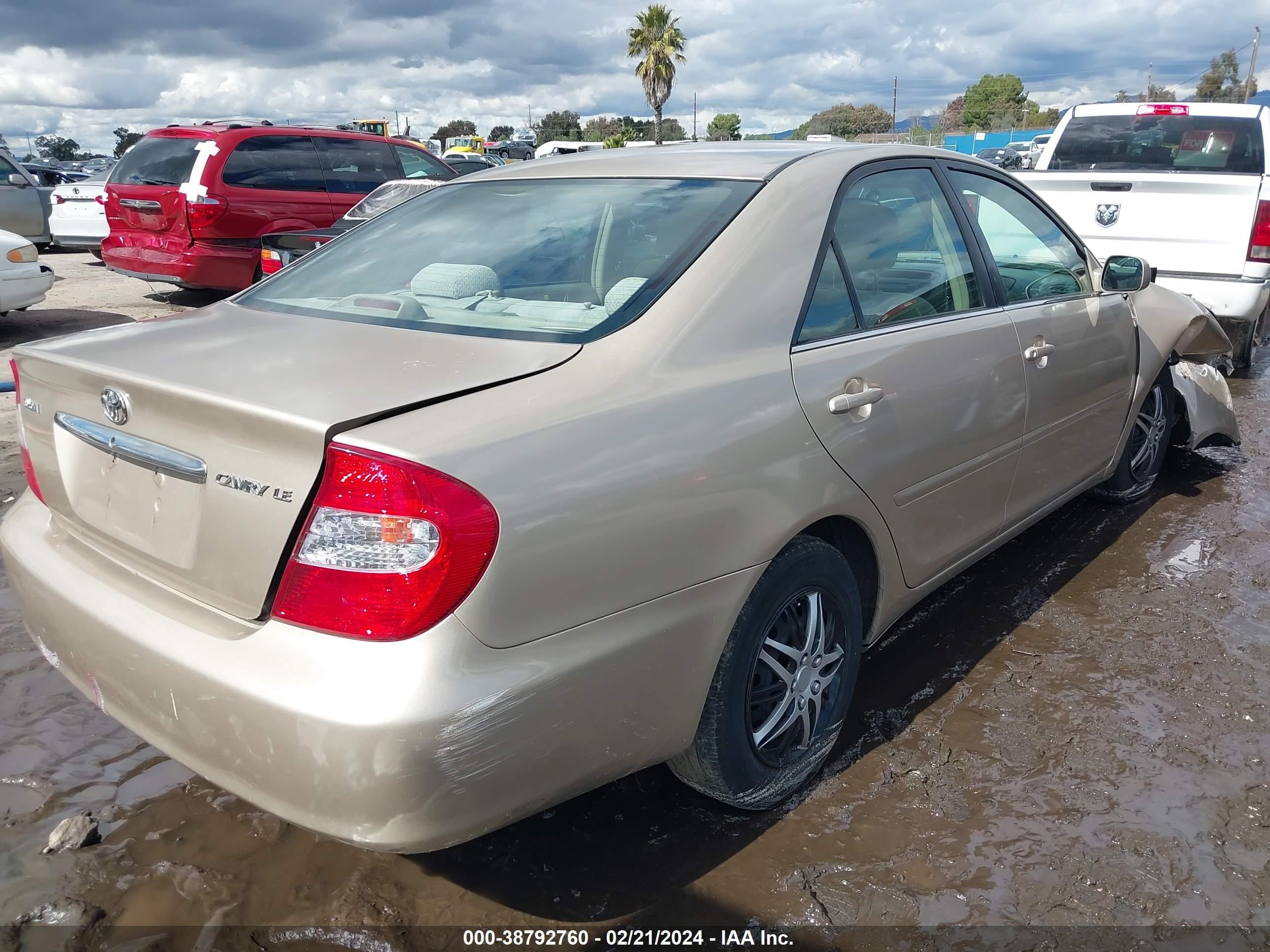 Photo 3 VIN: 4T1BE32K33U167536 - TOYOTA CAMRY 