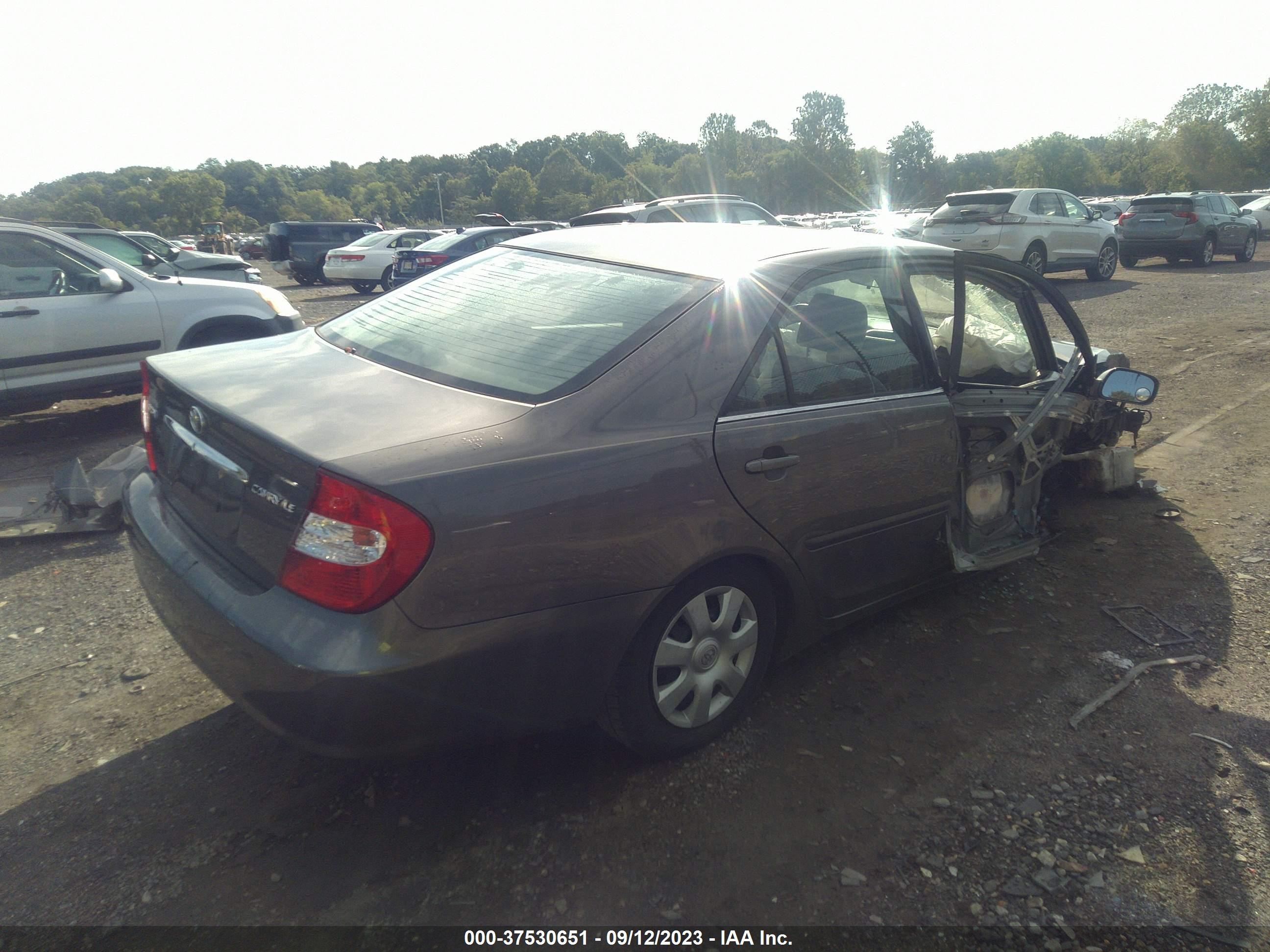 Photo 3 VIN: 4T1BE32K33U675828 - TOYOTA CAMRY 