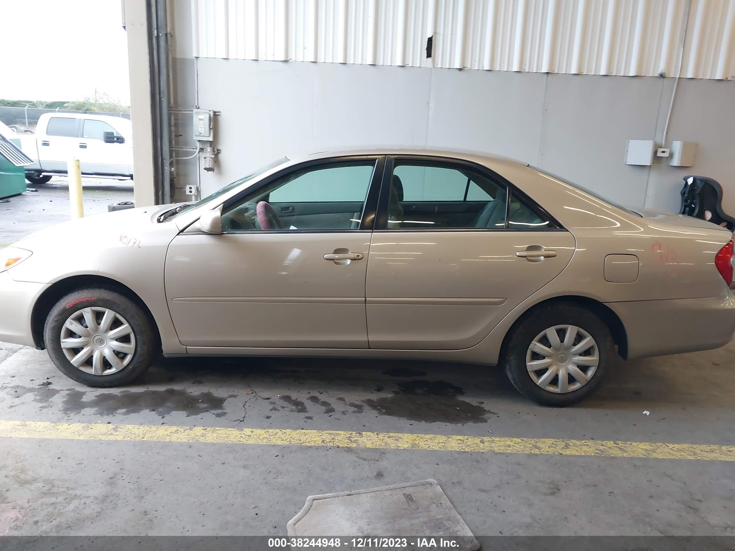 Photo 12 VIN: 4T1BE32K34U905935 - TOYOTA CAMRY 