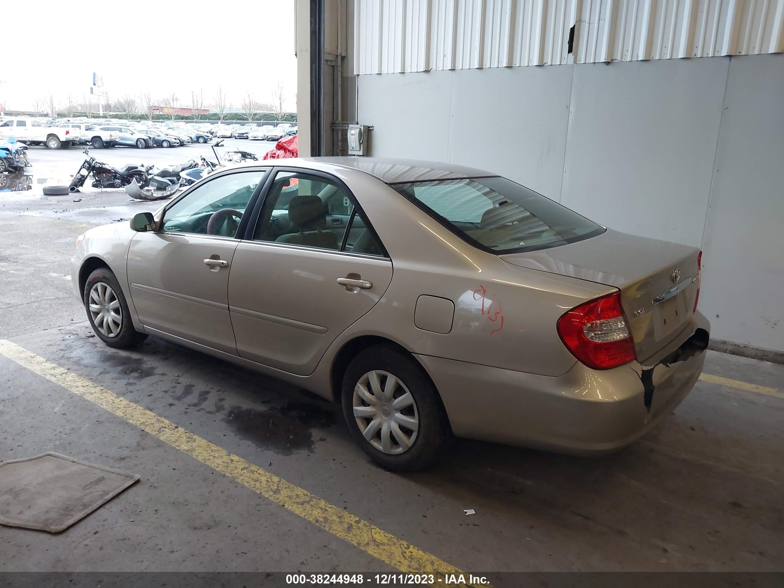 Photo 2 VIN: 4T1BE32K34U905935 - TOYOTA CAMRY 