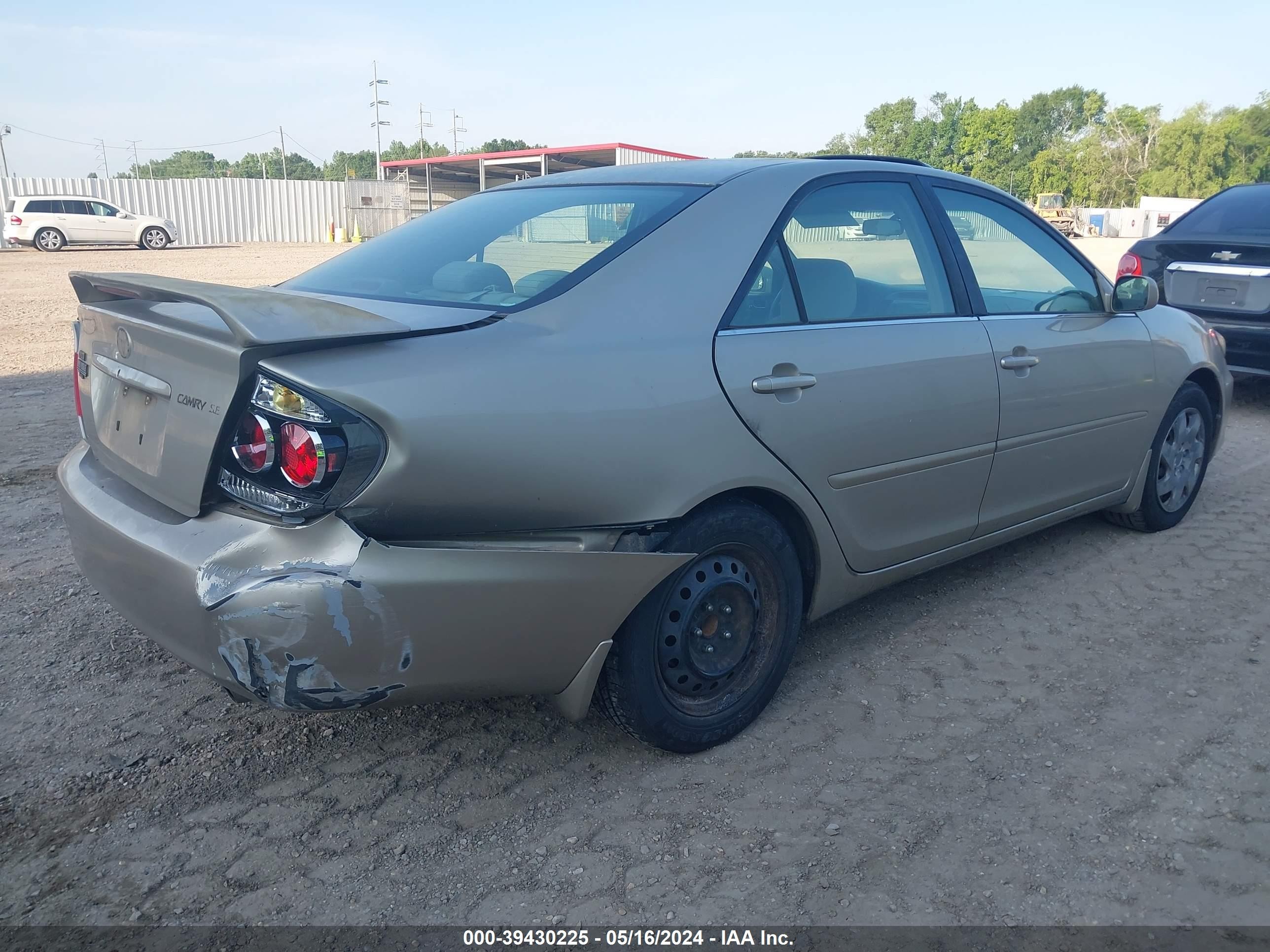 Photo 3 VIN: 4T1BE32K35U049876 - TOYOTA CAMRY 