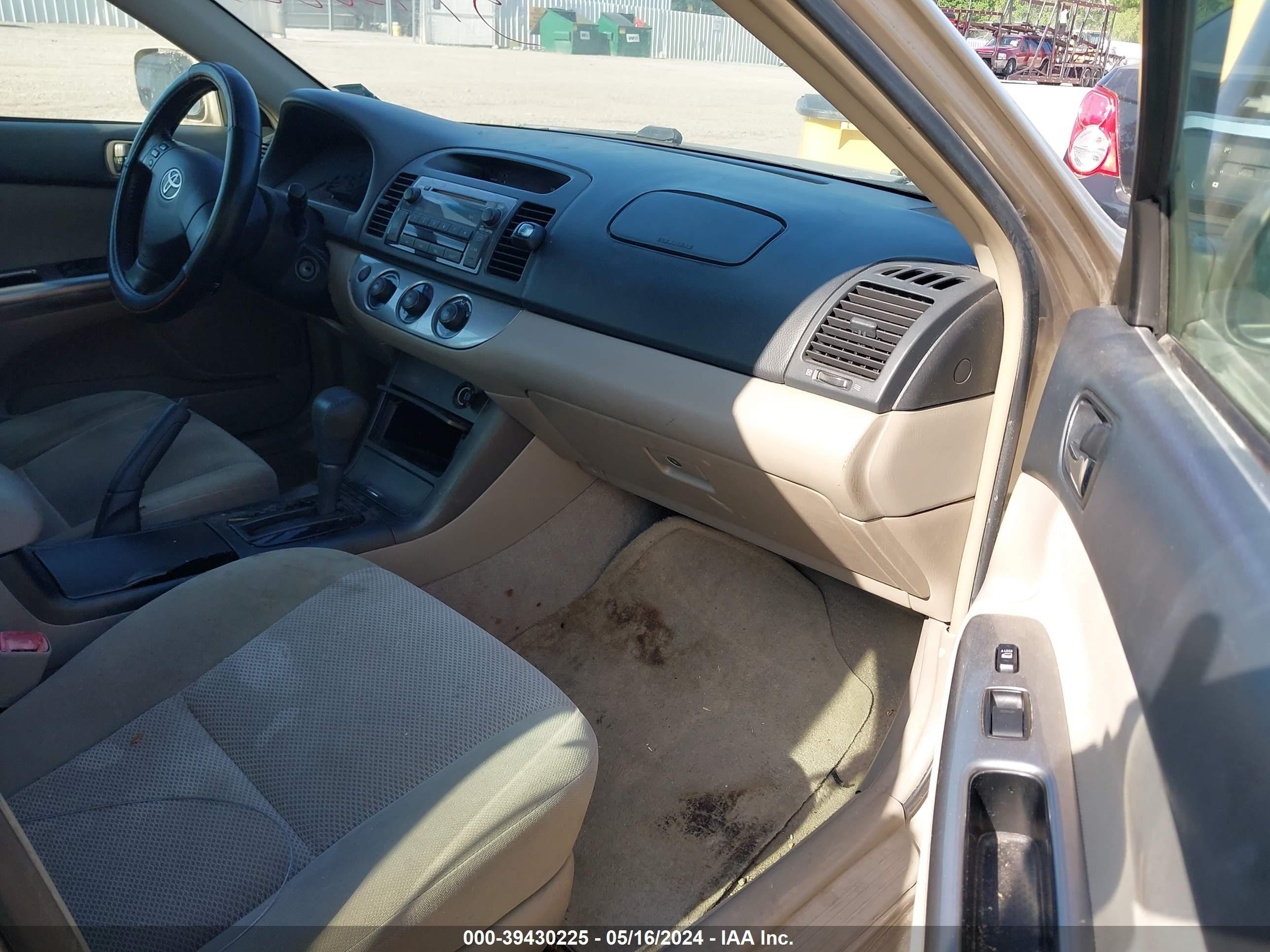 Photo 4 VIN: 4T1BE32K35U049876 - TOYOTA CAMRY 