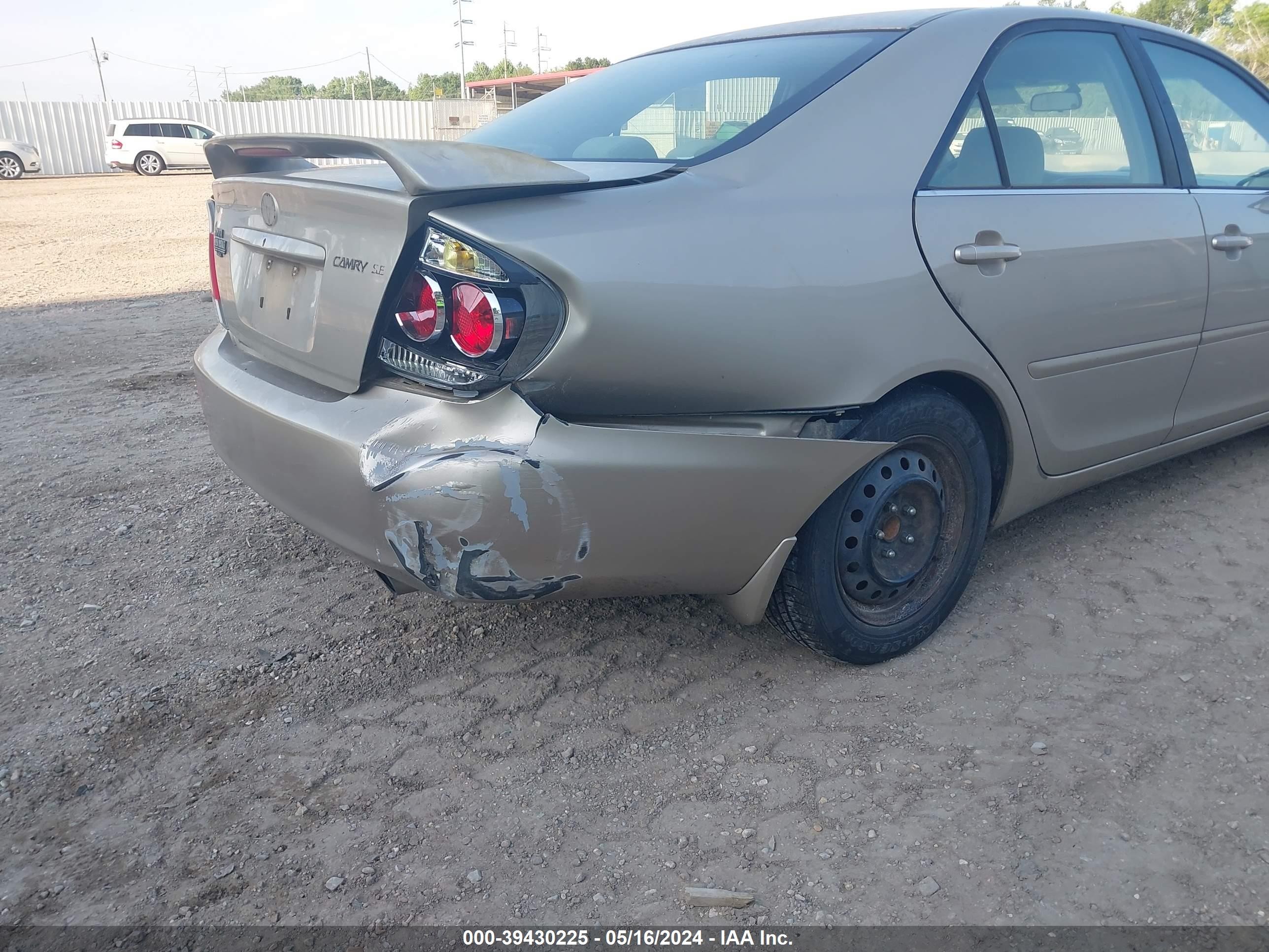 Photo 5 VIN: 4T1BE32K35U049876 - TOYOTA CAMRY 