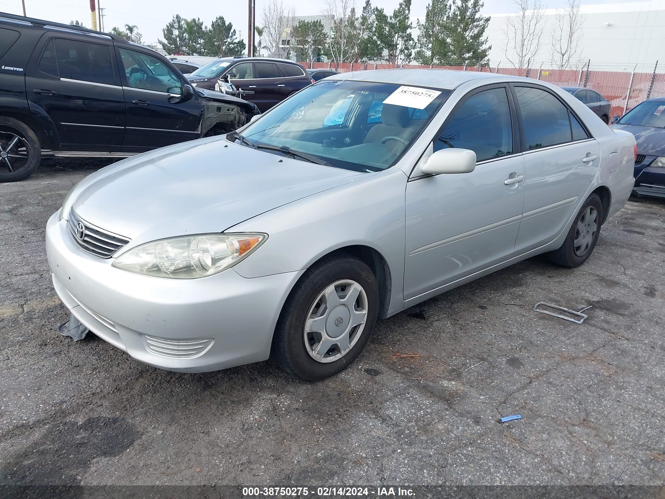 Photo 1 VIN: 4T1BE32K35U074261 - TOYOTA CAMRY 