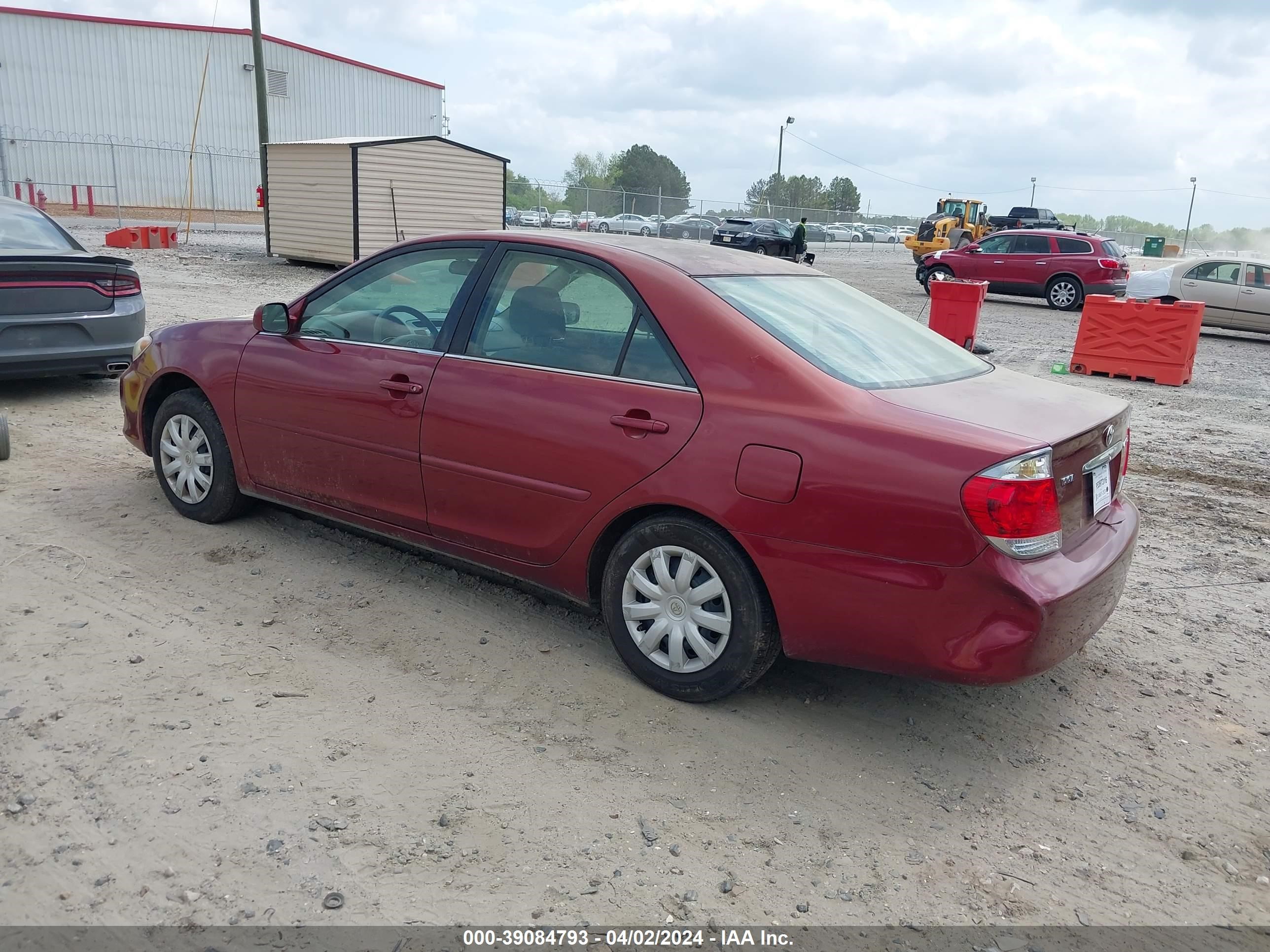 Photo 2 VIN: 4T1BE32K35U081033 - TOYOTA CAMRY 