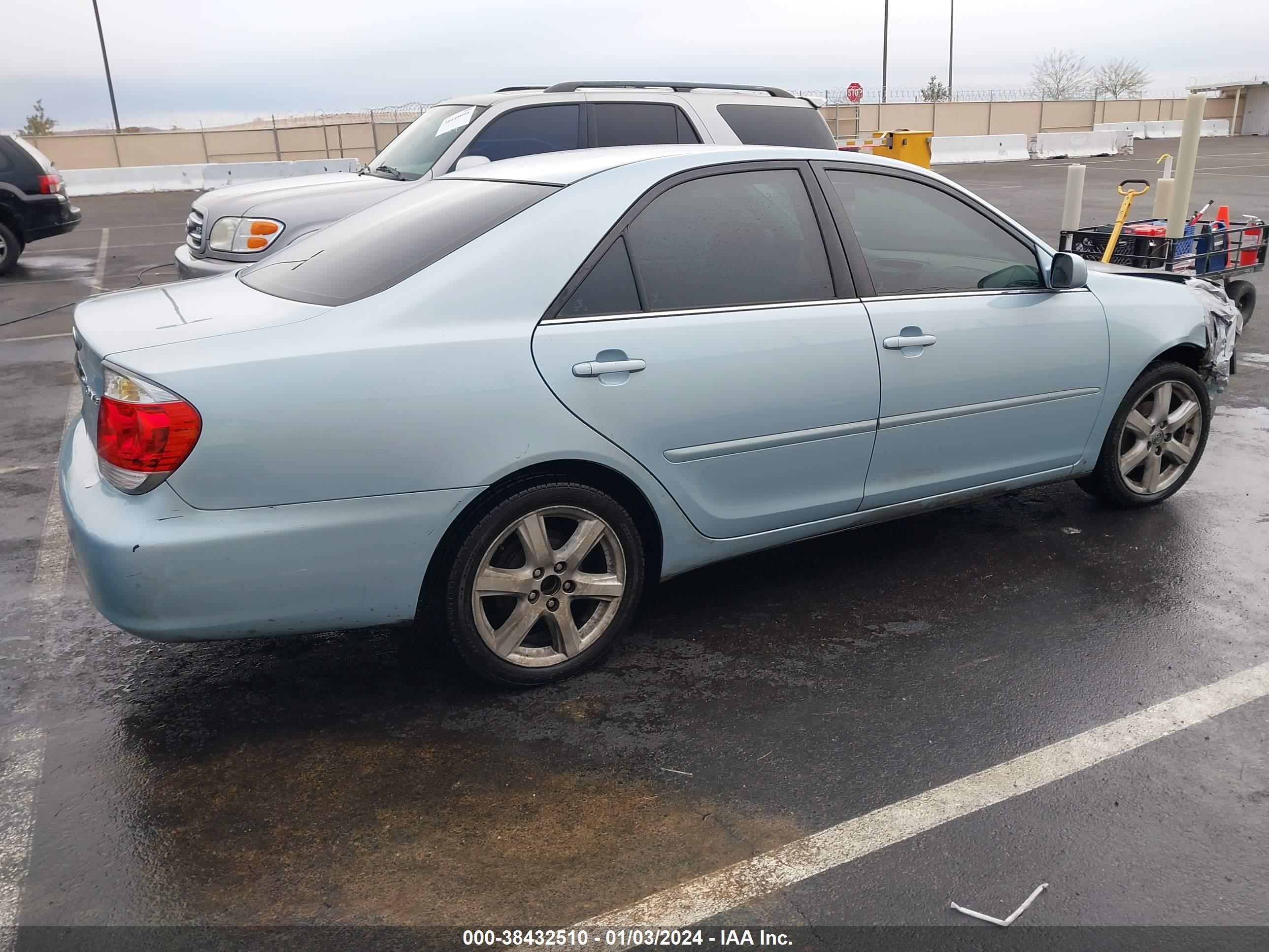 Photo 3 VIN: 4T1BE32K35U578745 - TOYOTA CAMRY 