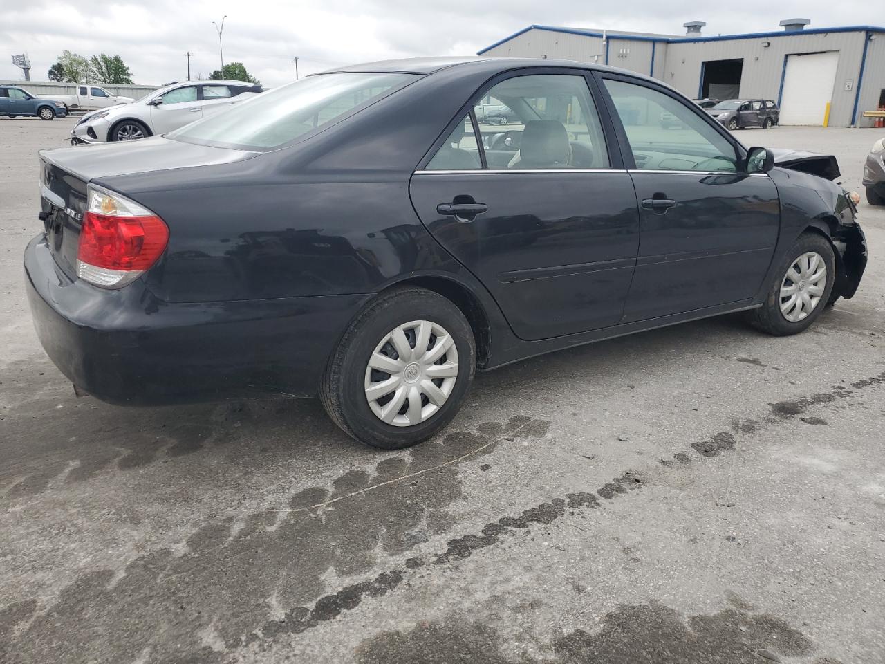 Photo 2 VIN: 4T1BE32K35U620332 - TOYOTA CAMRY 